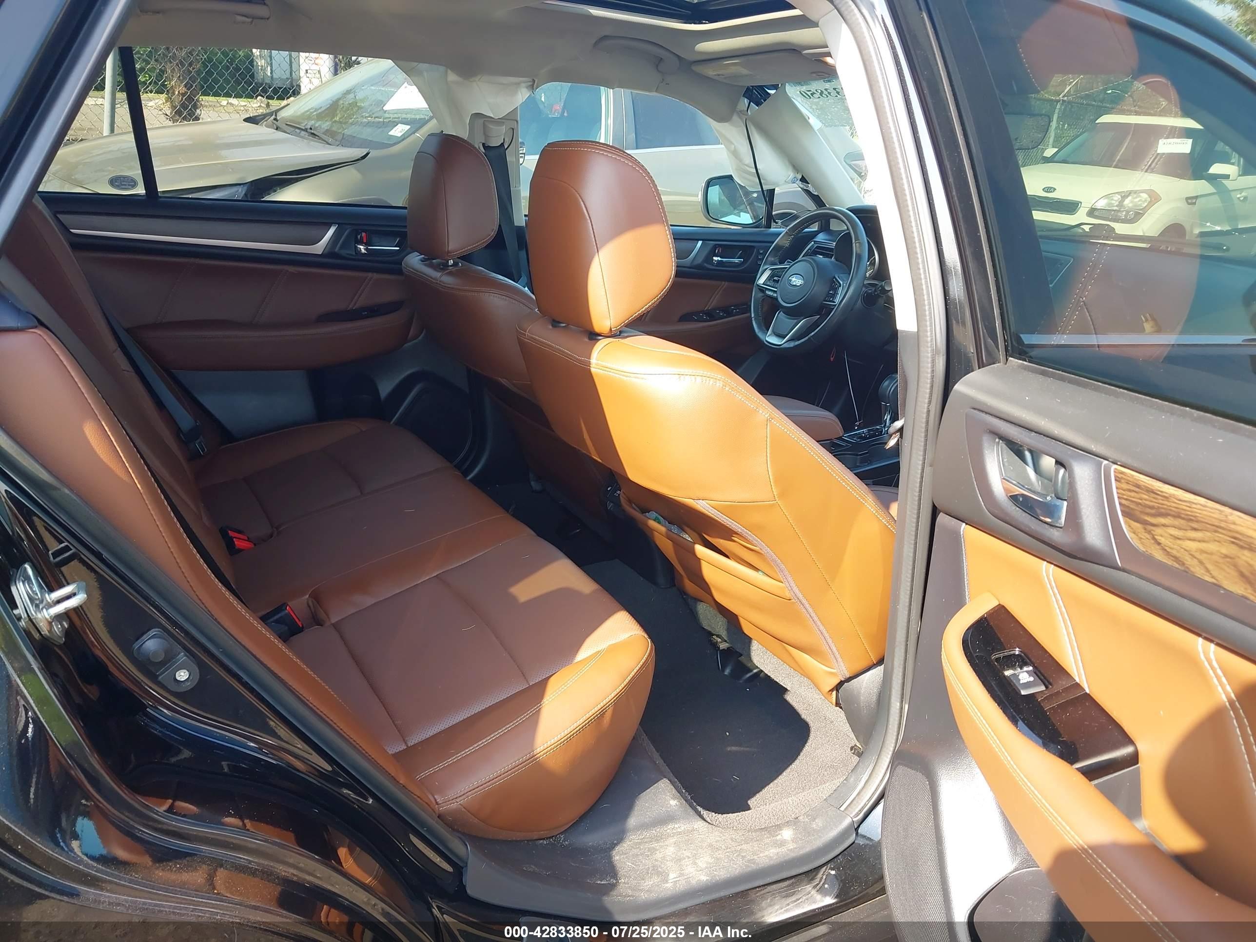 SUBARU OUTBACK image 8