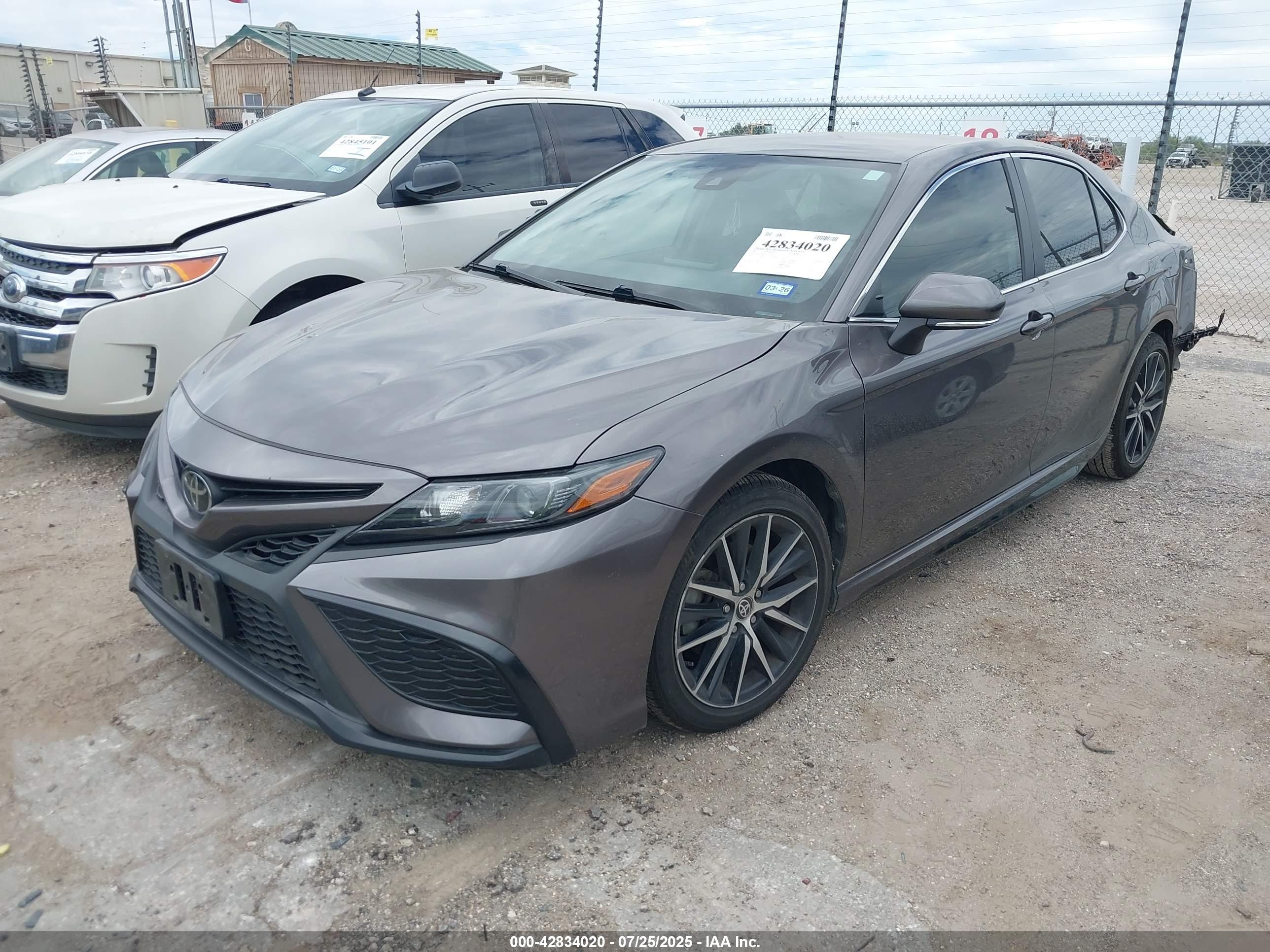 TOYOTA CAMRY image 2