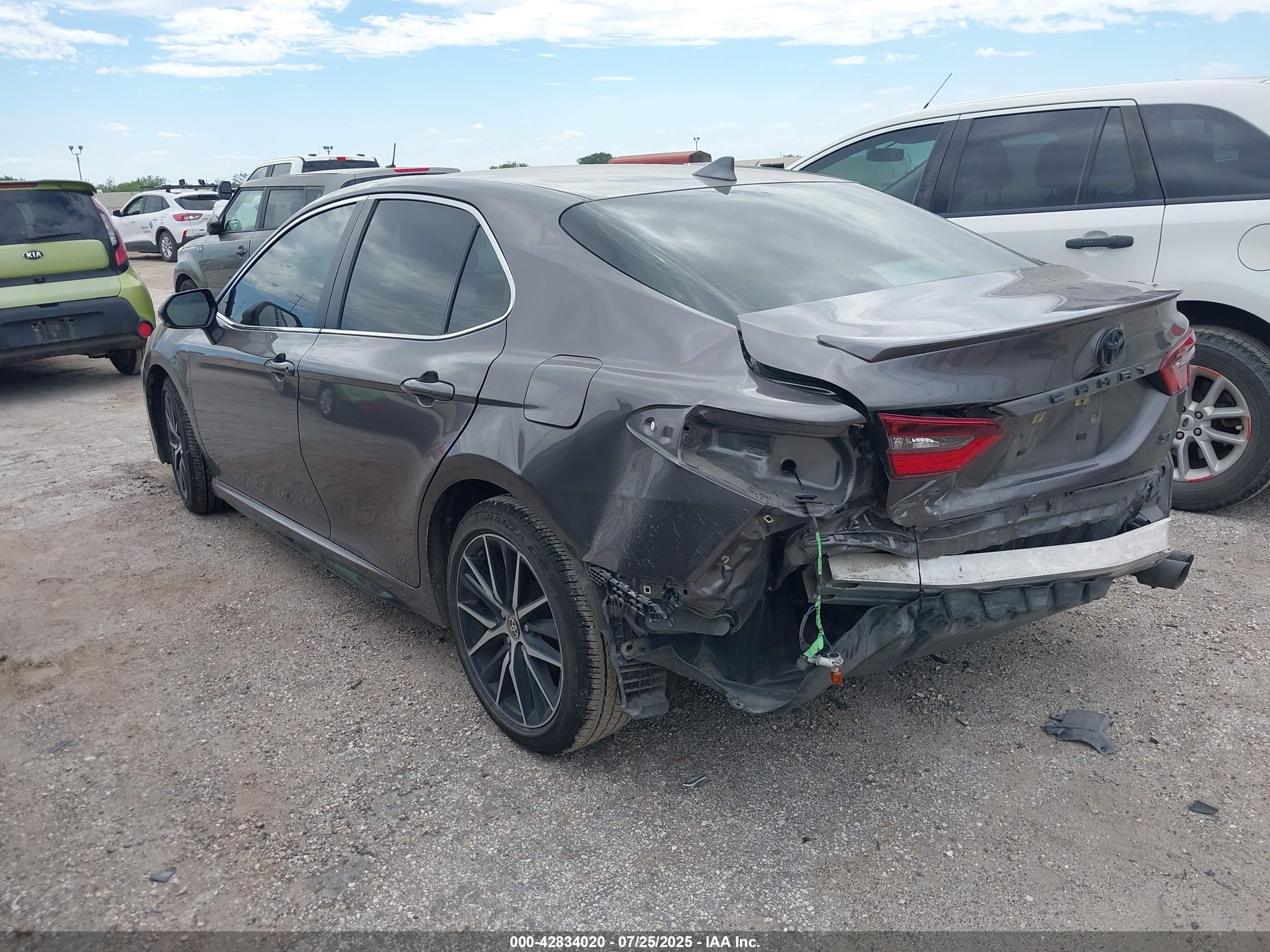 TOYOTA CAMRY image 3