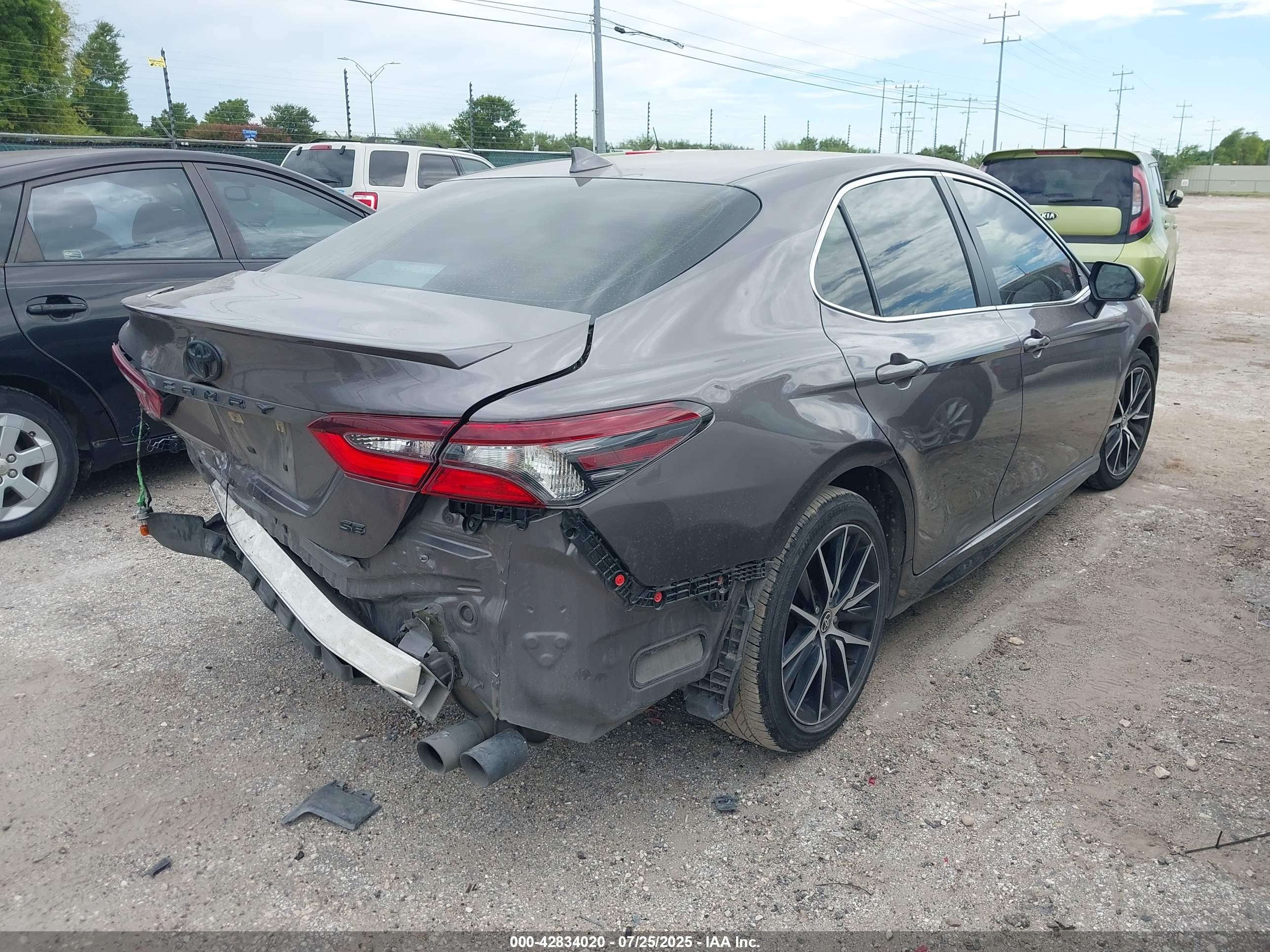 TOYOTA CAMRY image 4