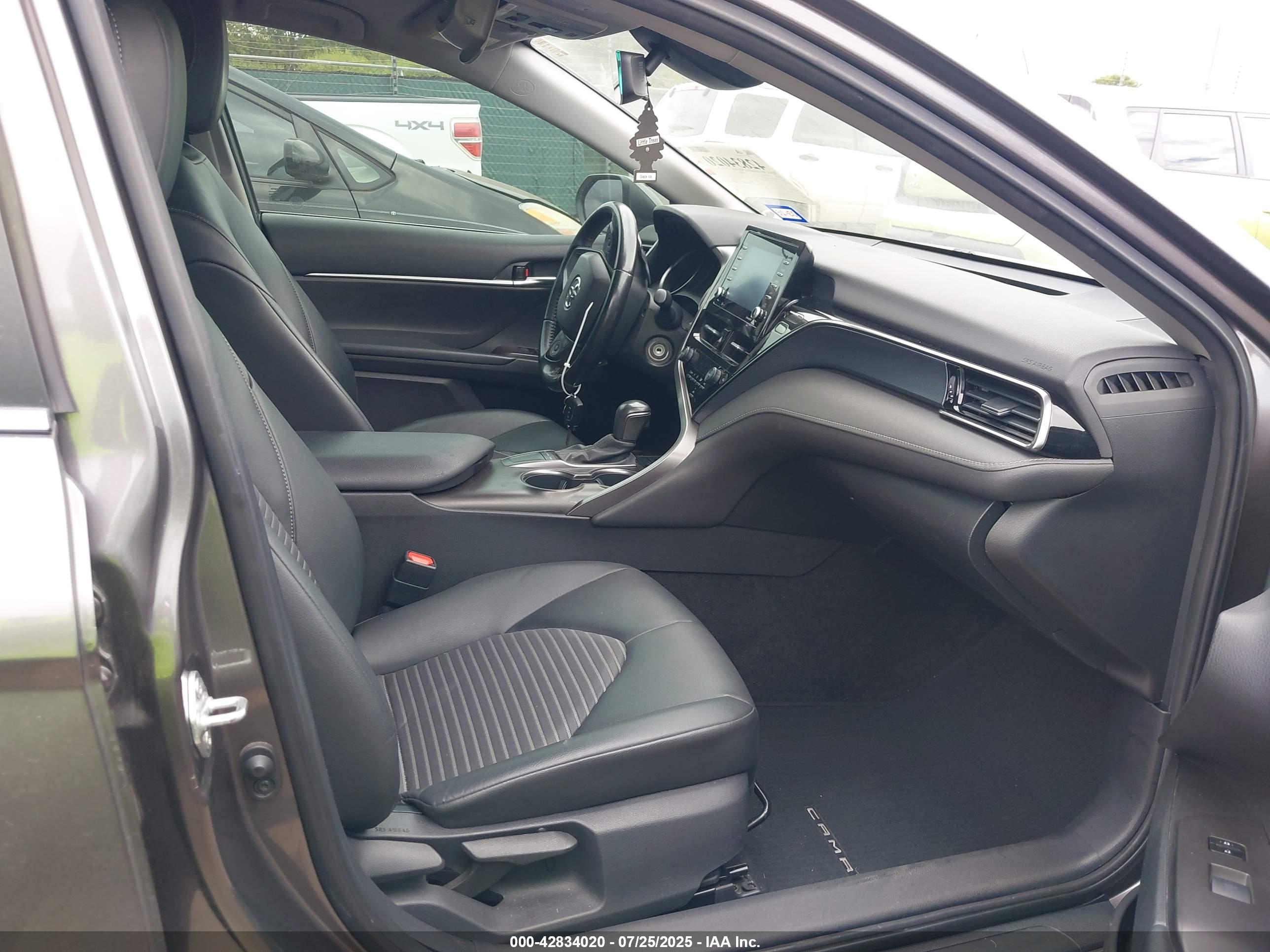 TOYOTA CAMRY image 5