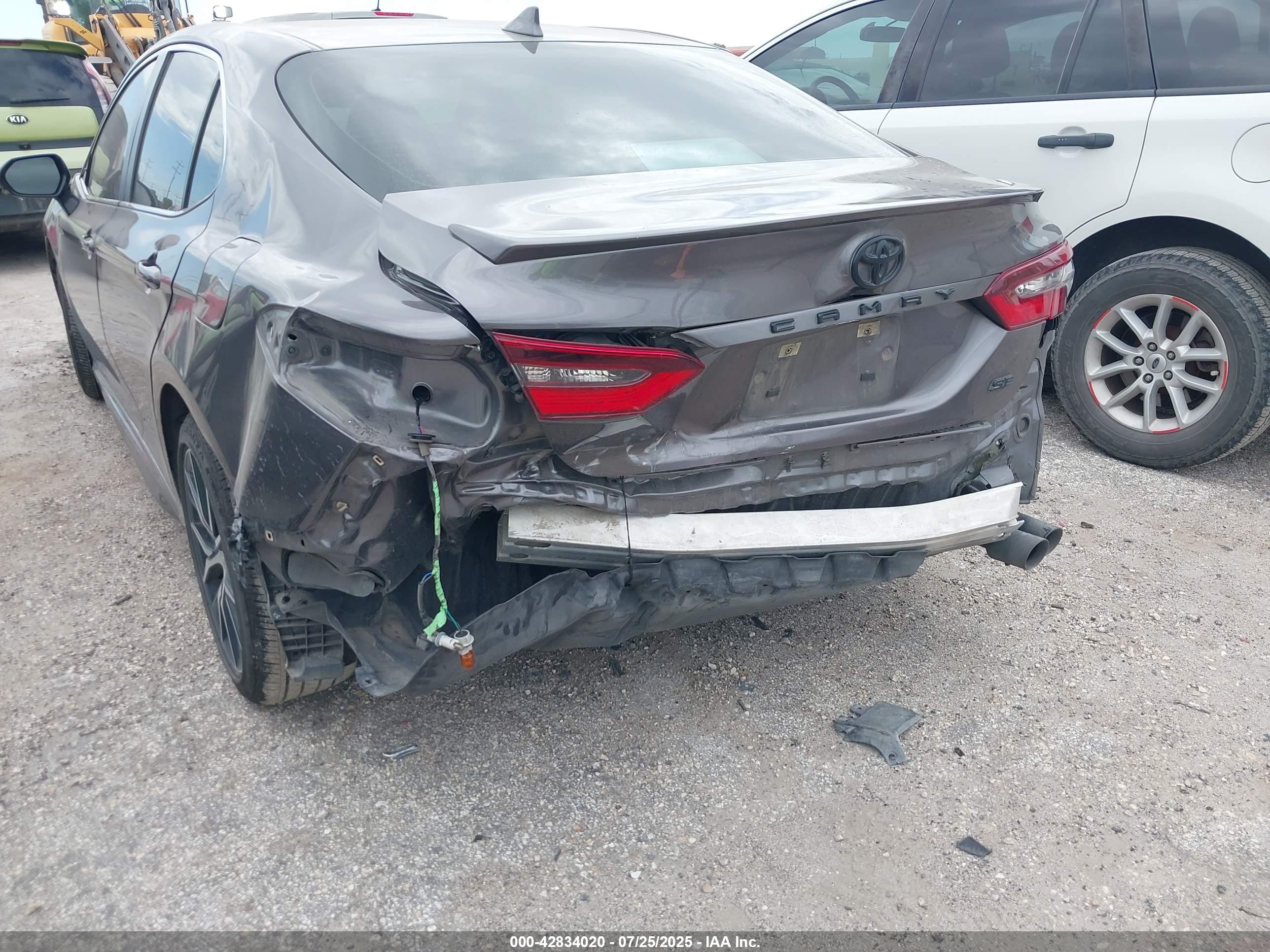 TOYOTA CAMRY image 6