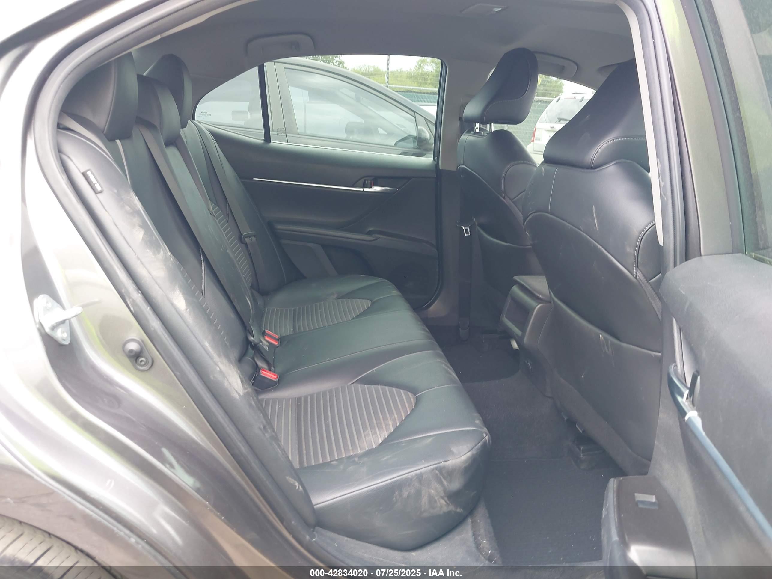 TOYOTA CAMRY image 8