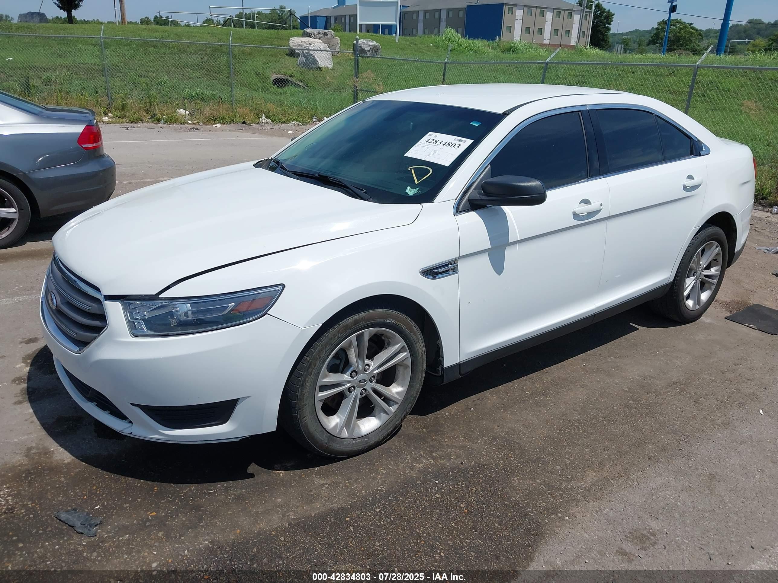FORD TAURUS image 2