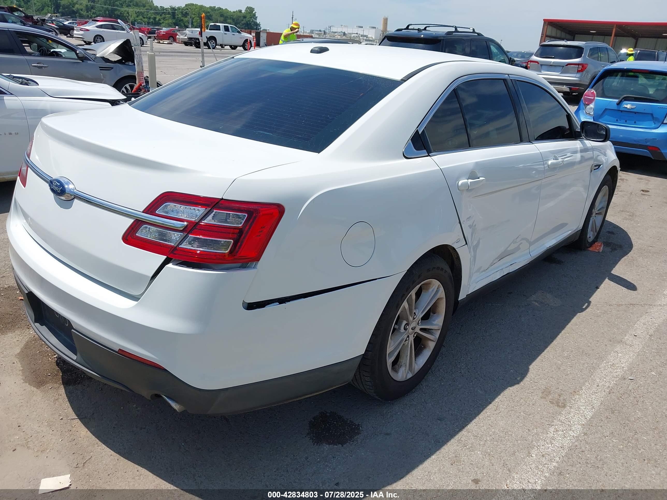 FORD TAURUS image 4