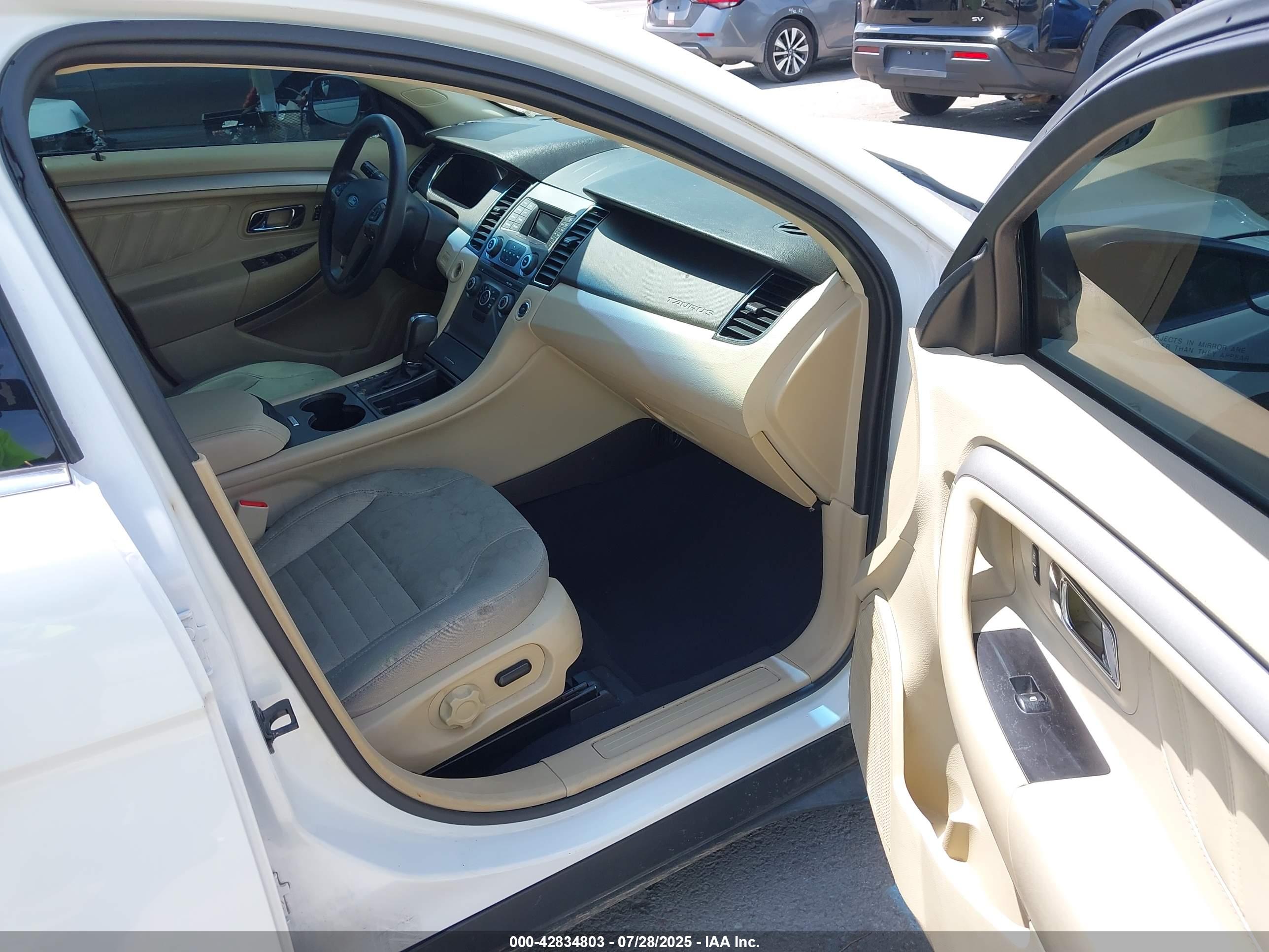 FORD TAURUS image 5