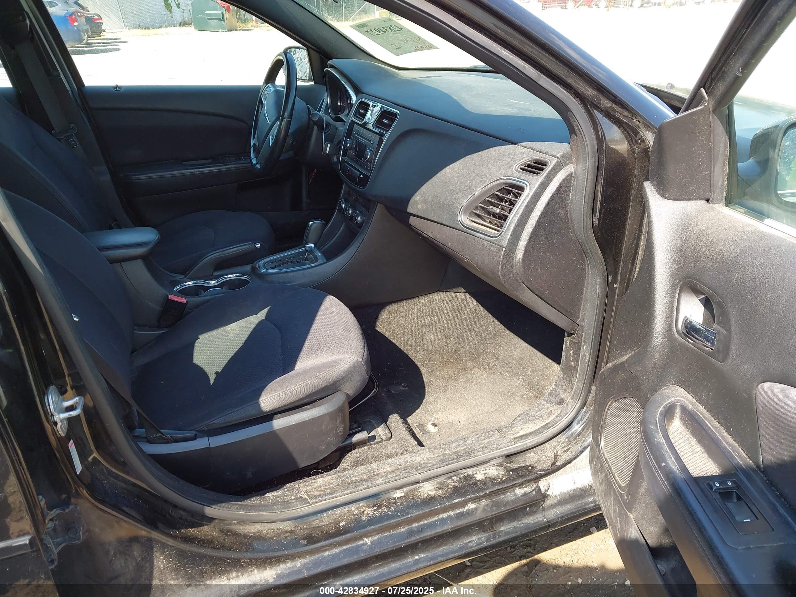 CHRYSLER 200 image 5