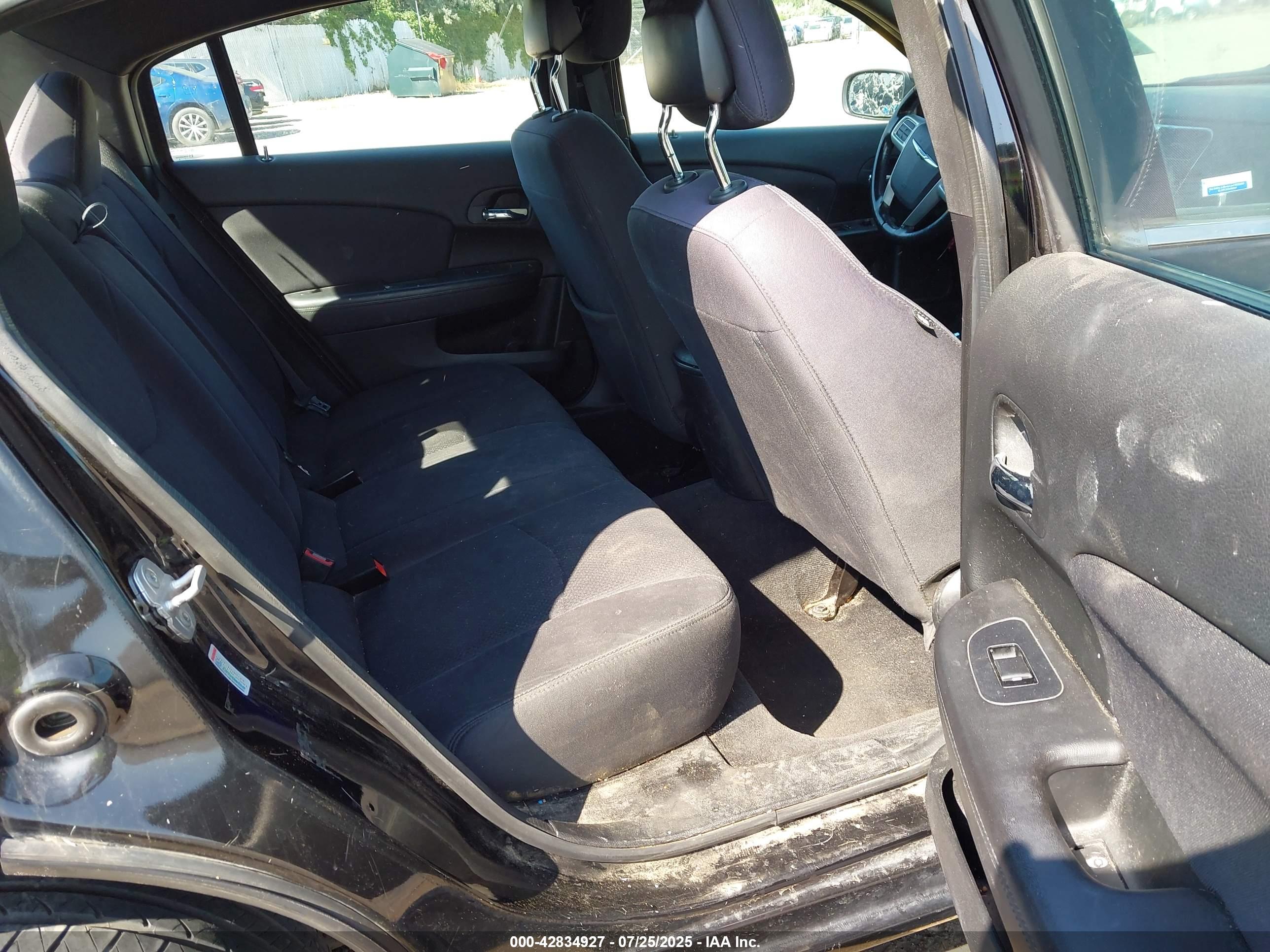CHRYSLER 200 image 8