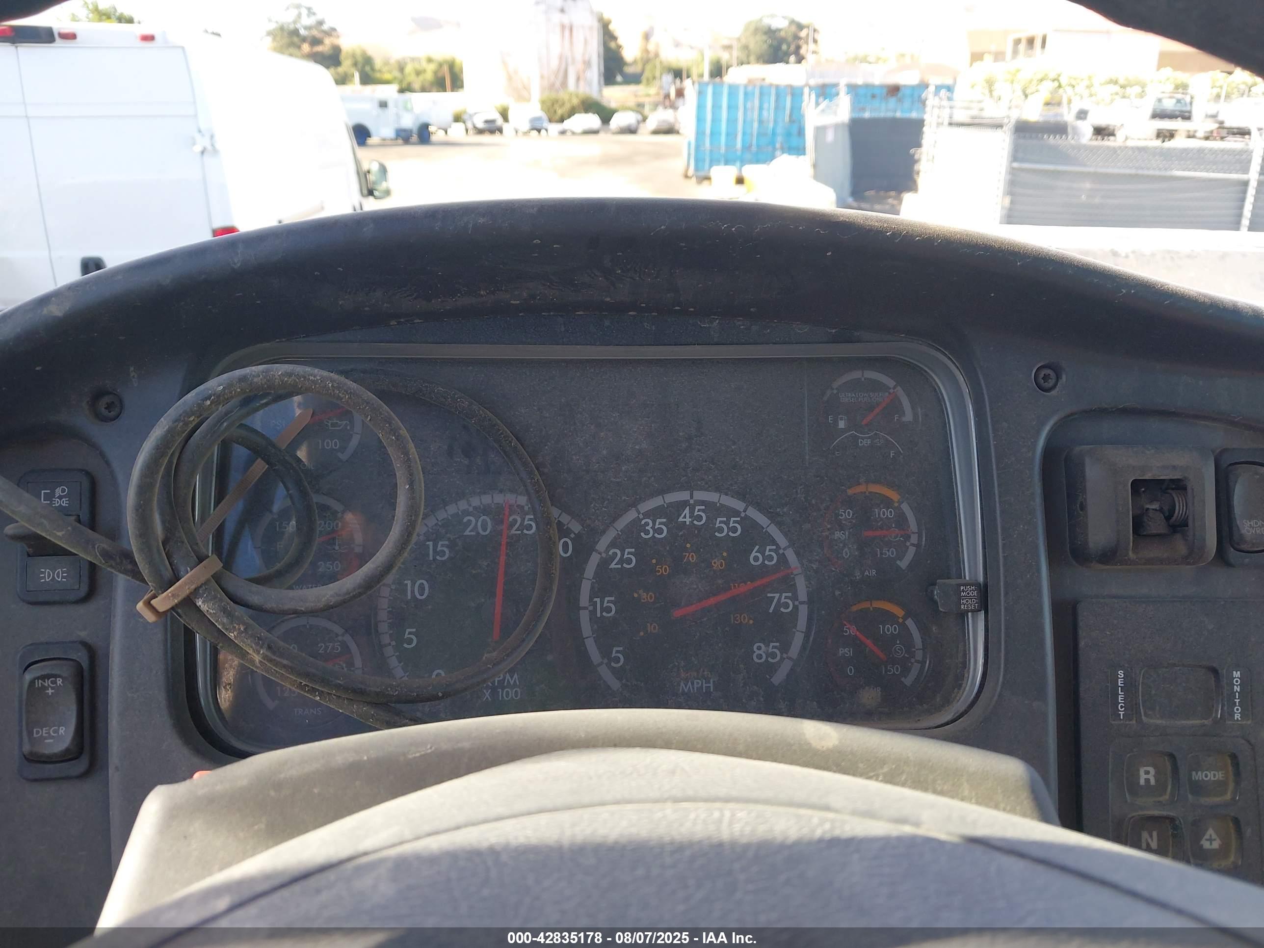 FREIGHTLINER 114SD image 6