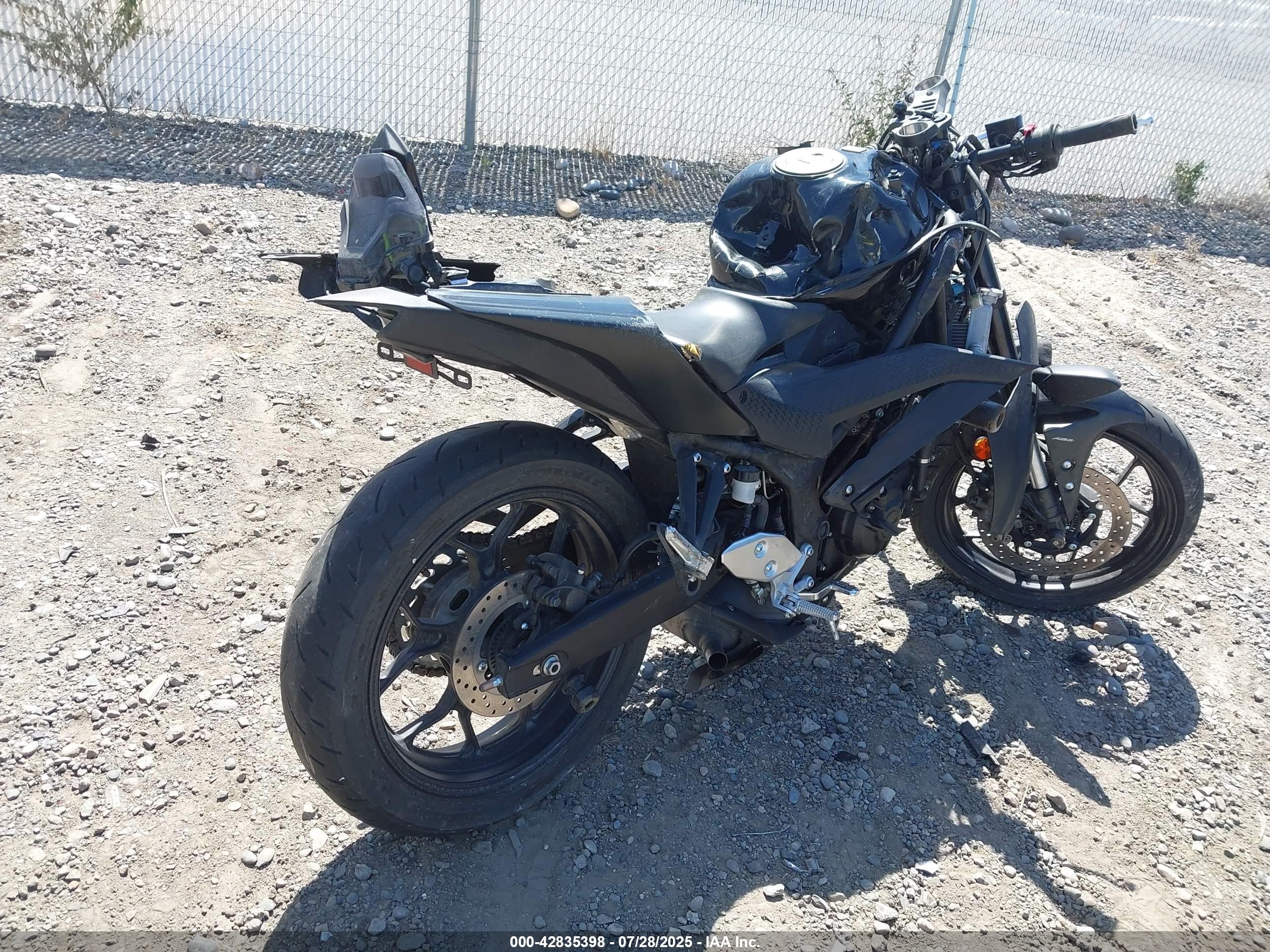 YAMAHA YZFR3 image 4
