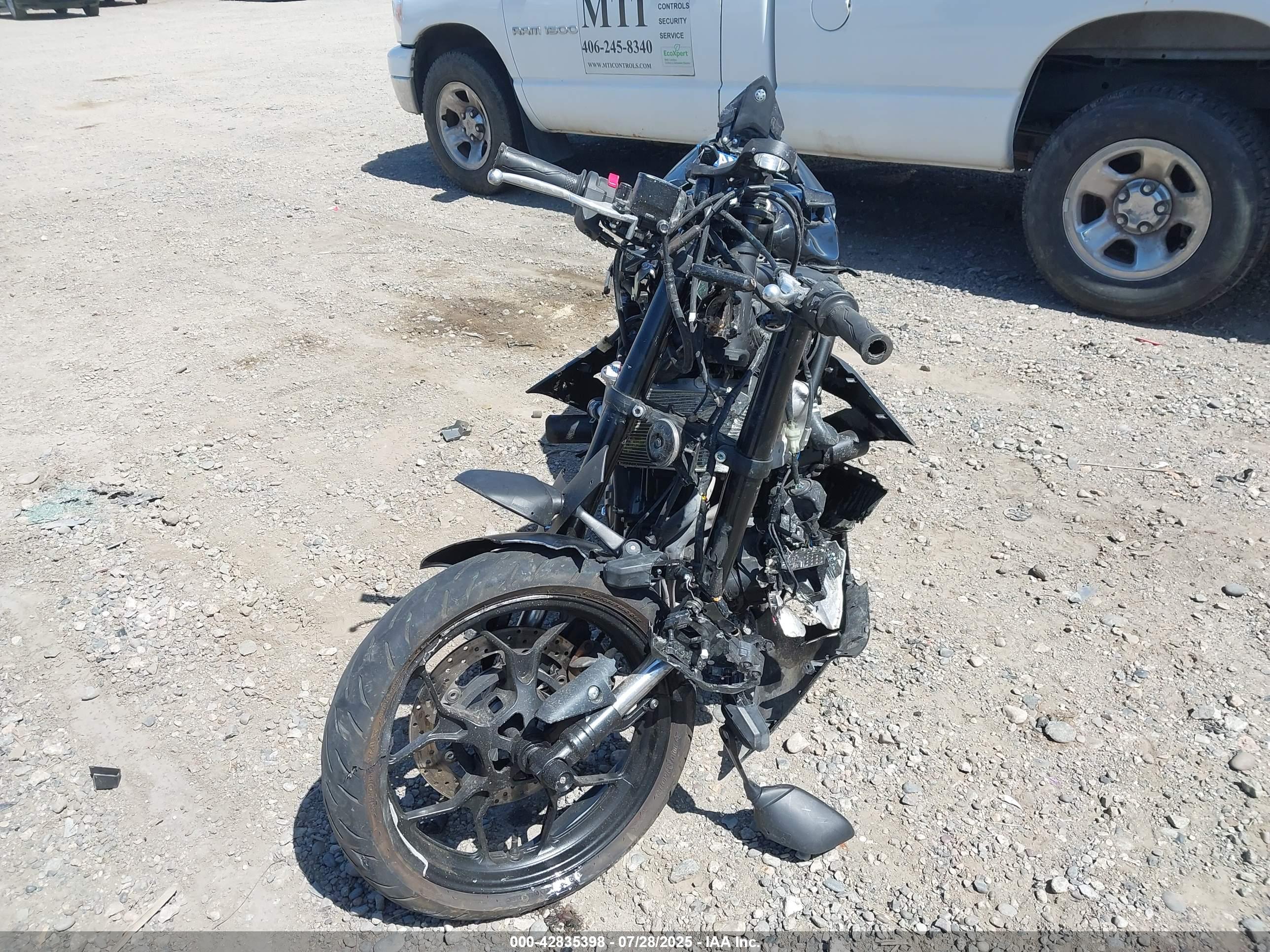 YAMAHA YZFR3 image 5