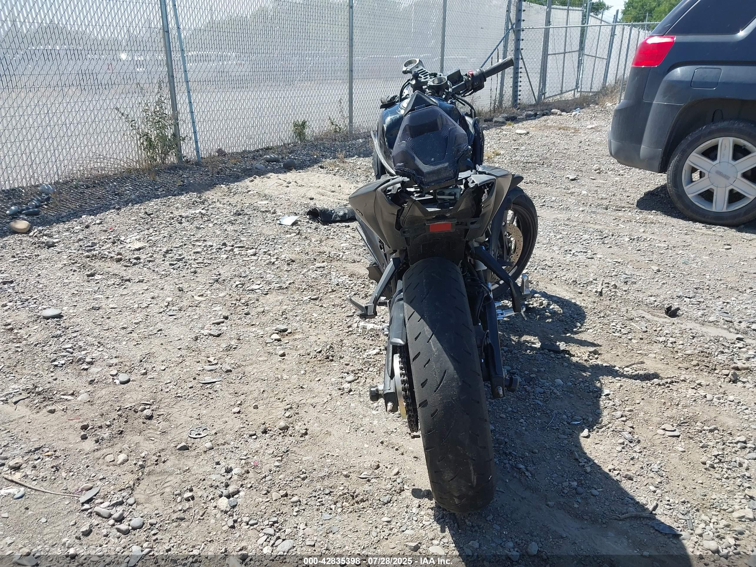 YAMAHA YZFR3 image 6