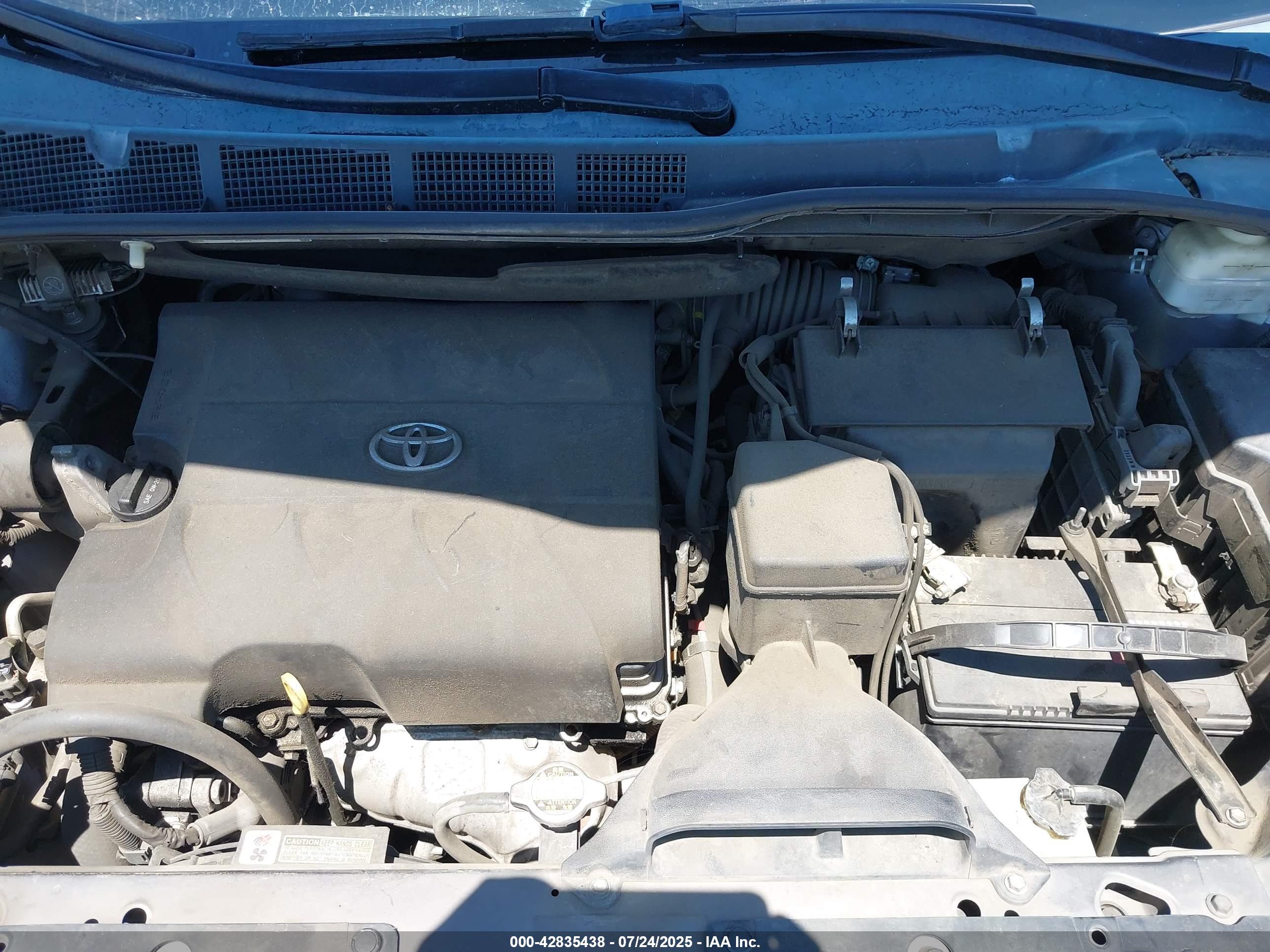TOYOTA SIENNA image 10