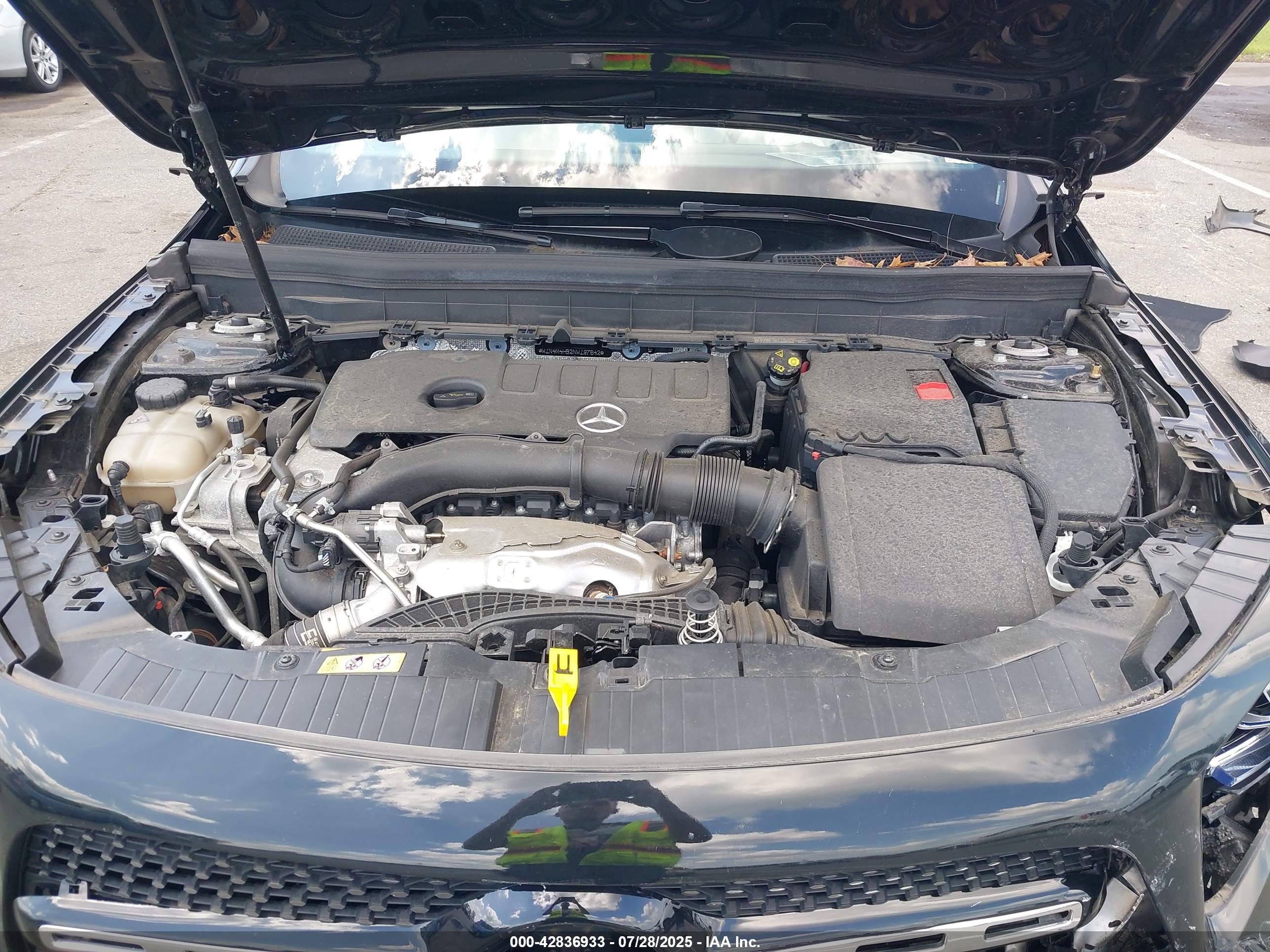 MERCEDES-BENZ GLB image 10