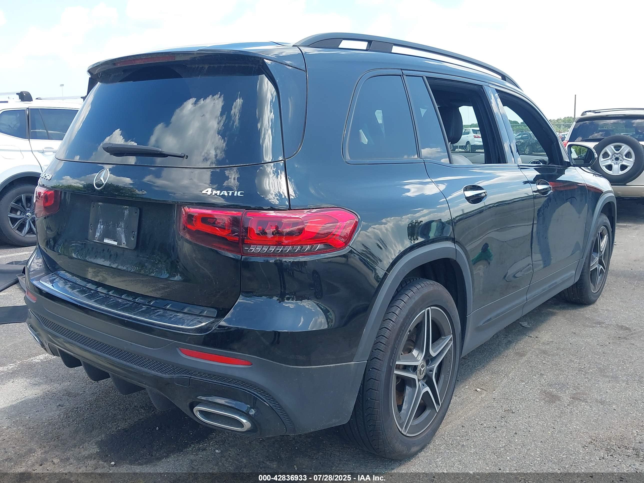 MERCEDES-BENZ GLB image 4