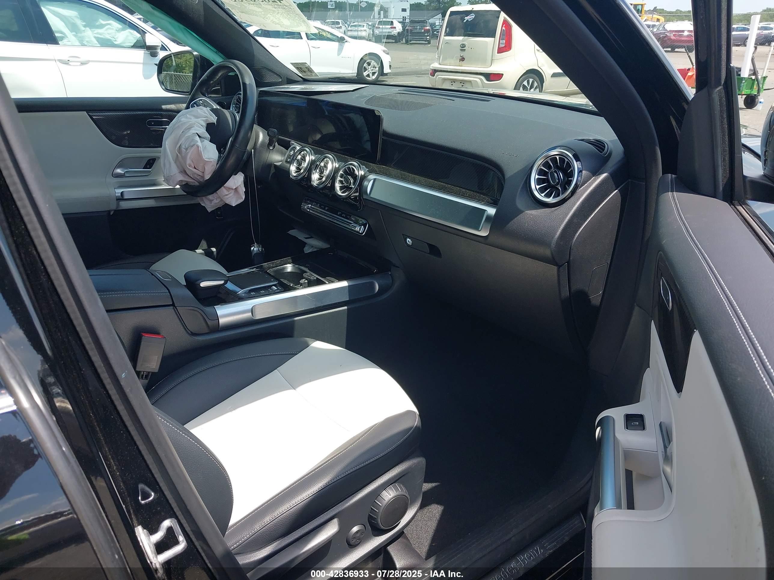 MERCEDES-BENZ GLB image 5