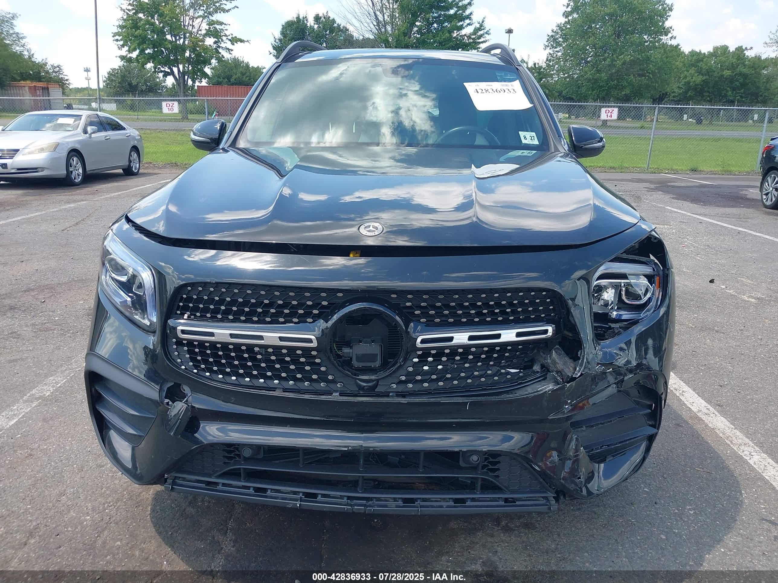 MERCEDES-BENZ GLB image 6