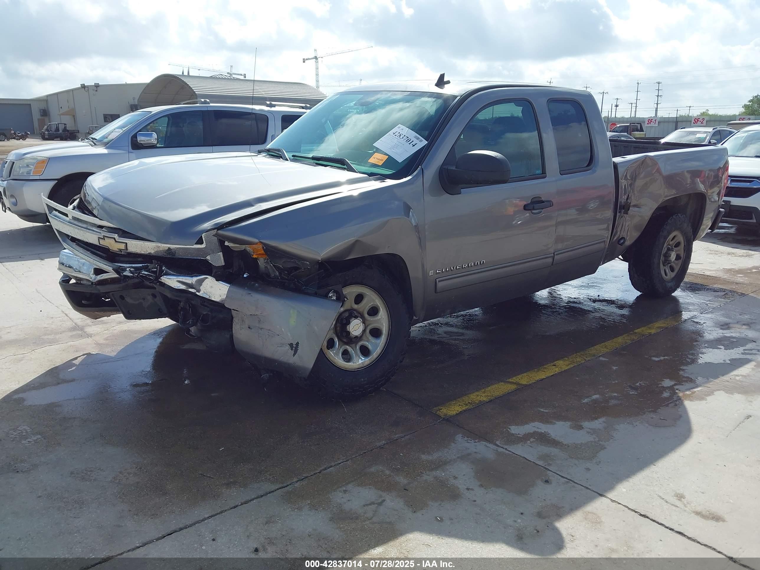 CHEVROLET SILVERADO image 2