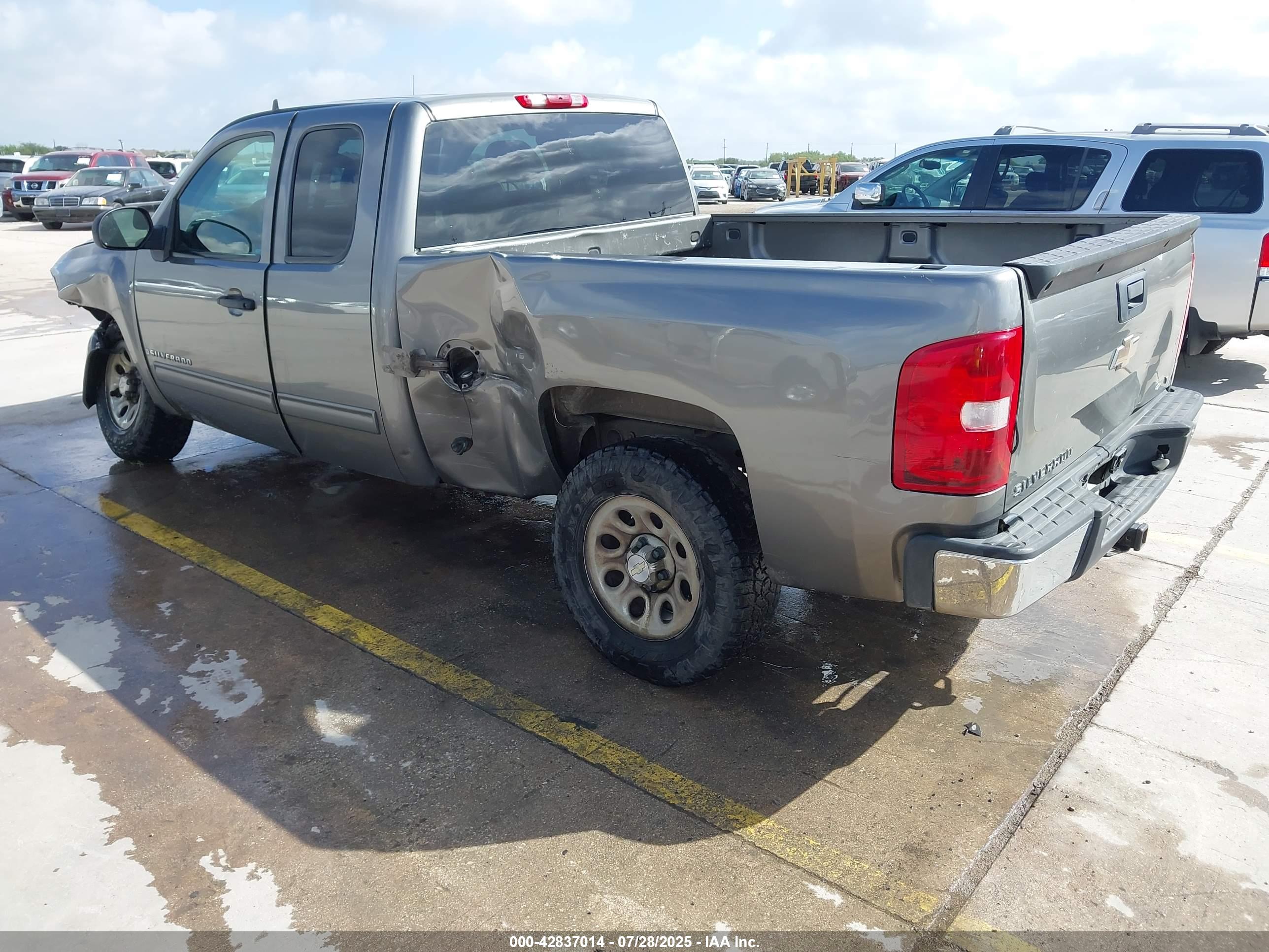 CHEVROLET SILVERADO image 3