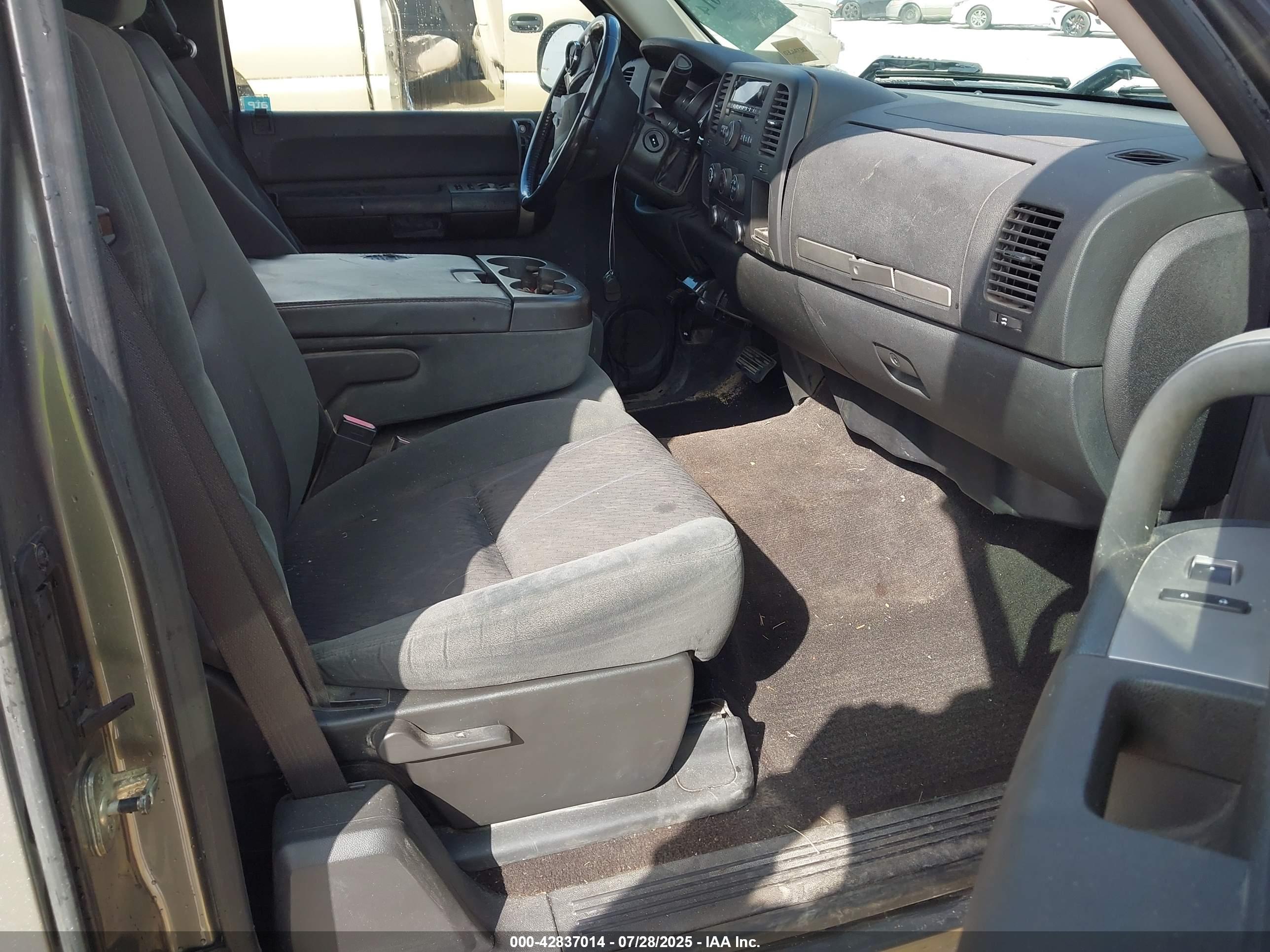 CHEVROLET SILVERADO image 5