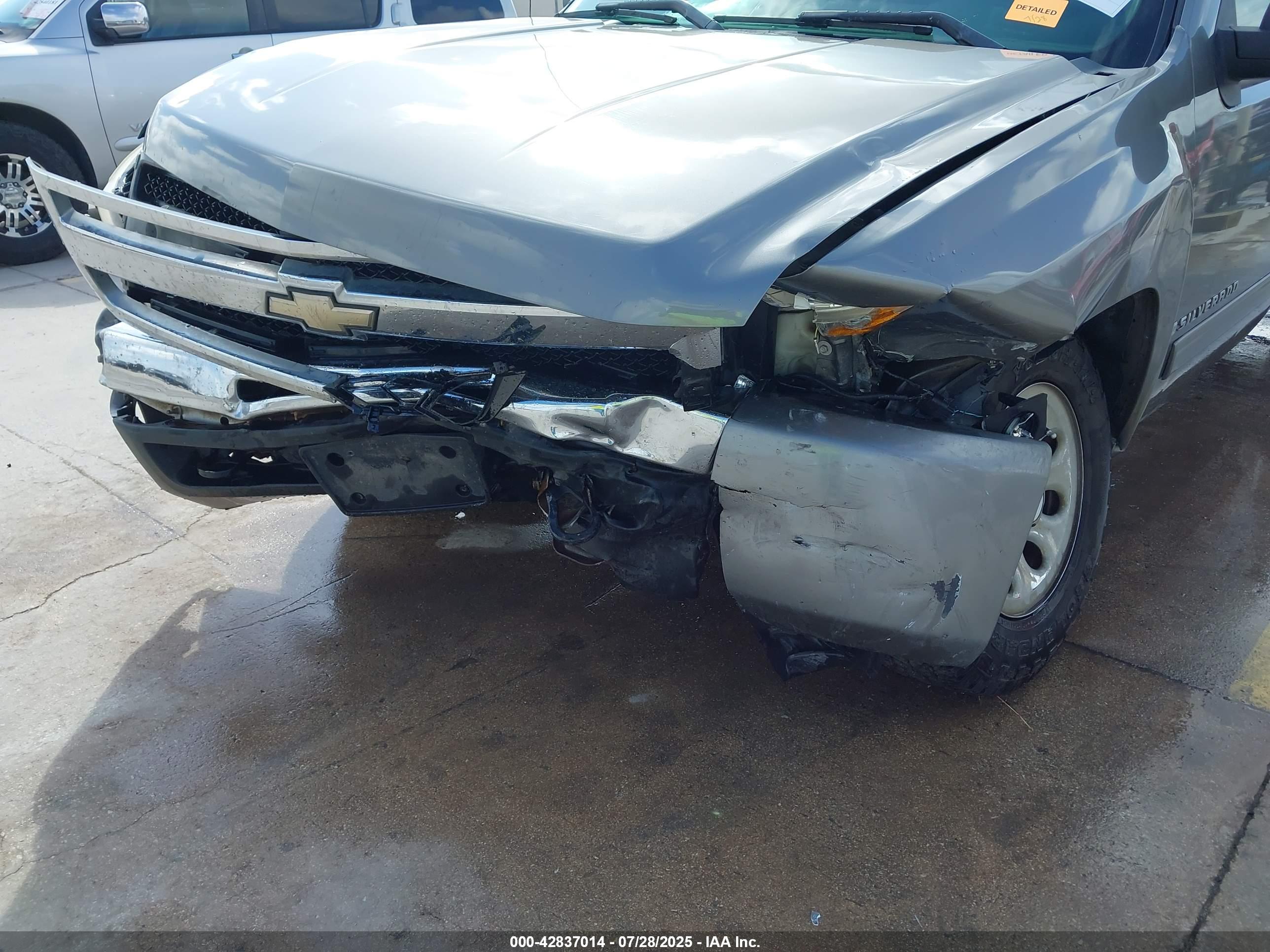 CHEVROLET SILVERADO image 6