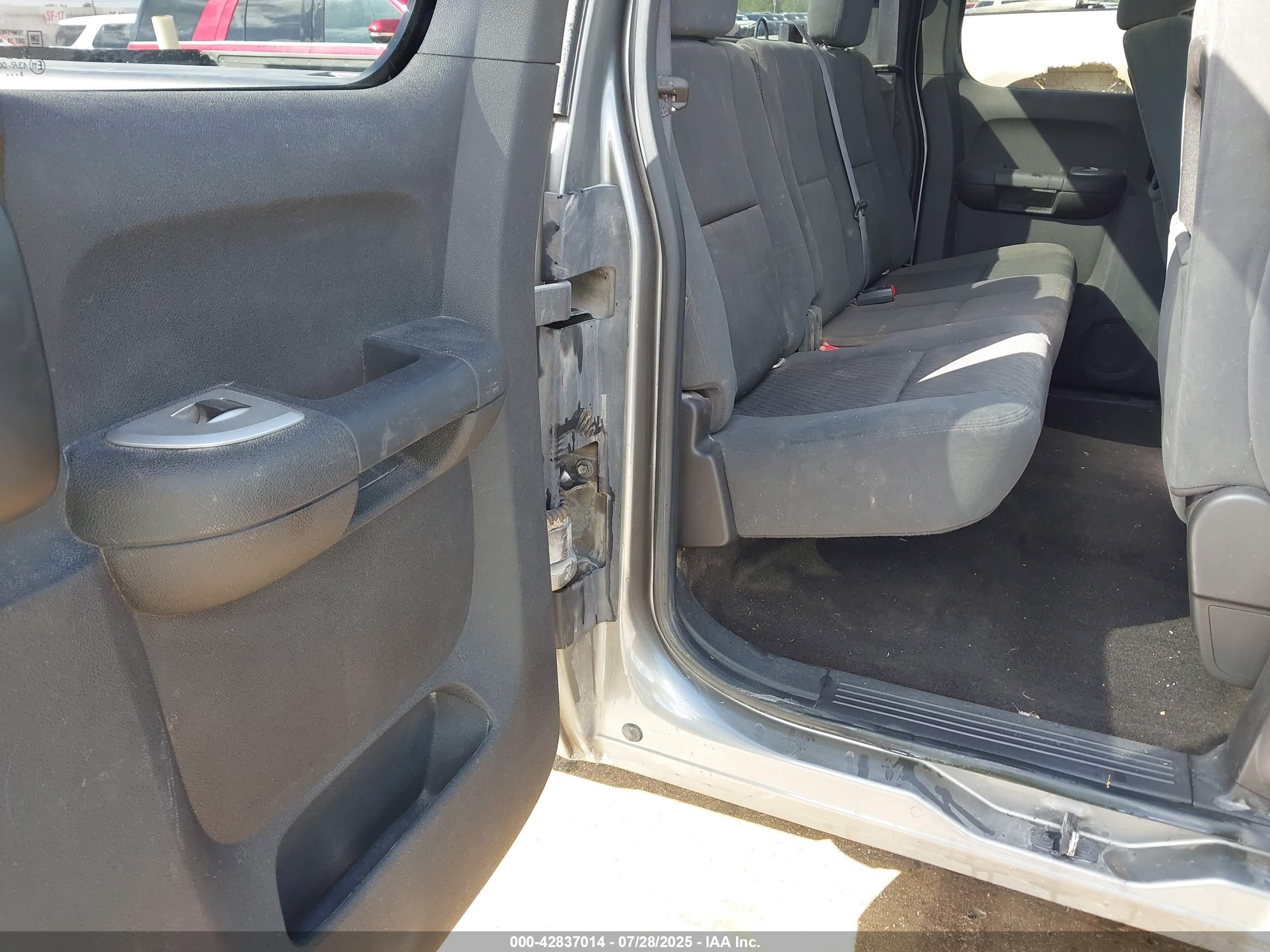 CHEVROLET SILVERADO image 8