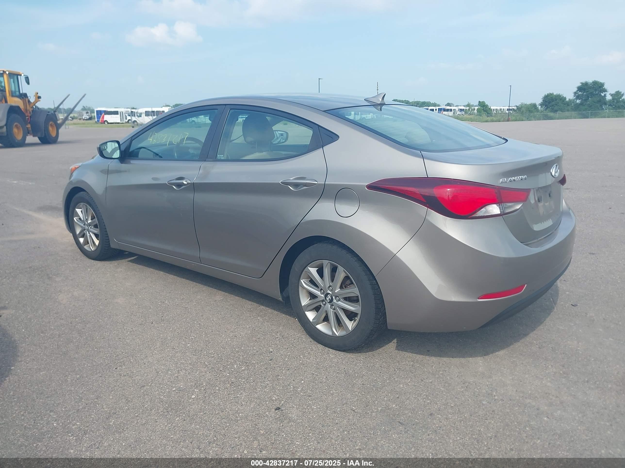 HYUNDAI ELANTRA image 3