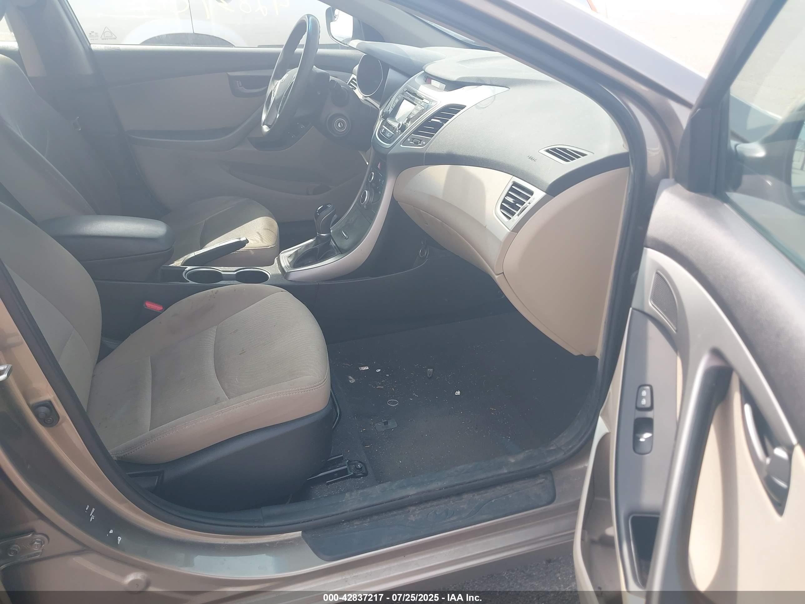 HYUNDAI ELANTRA image 5