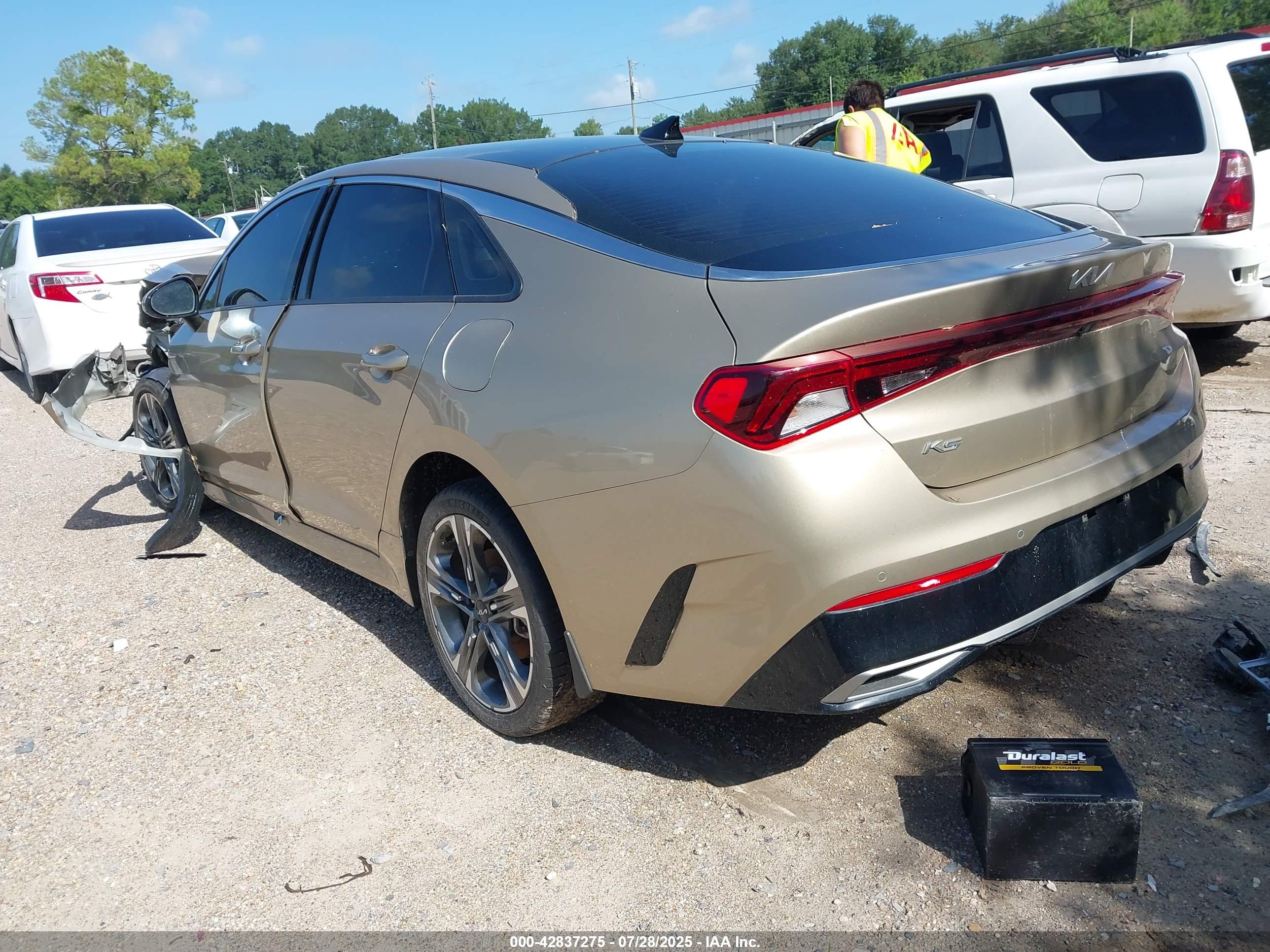 KIA K5 image 3