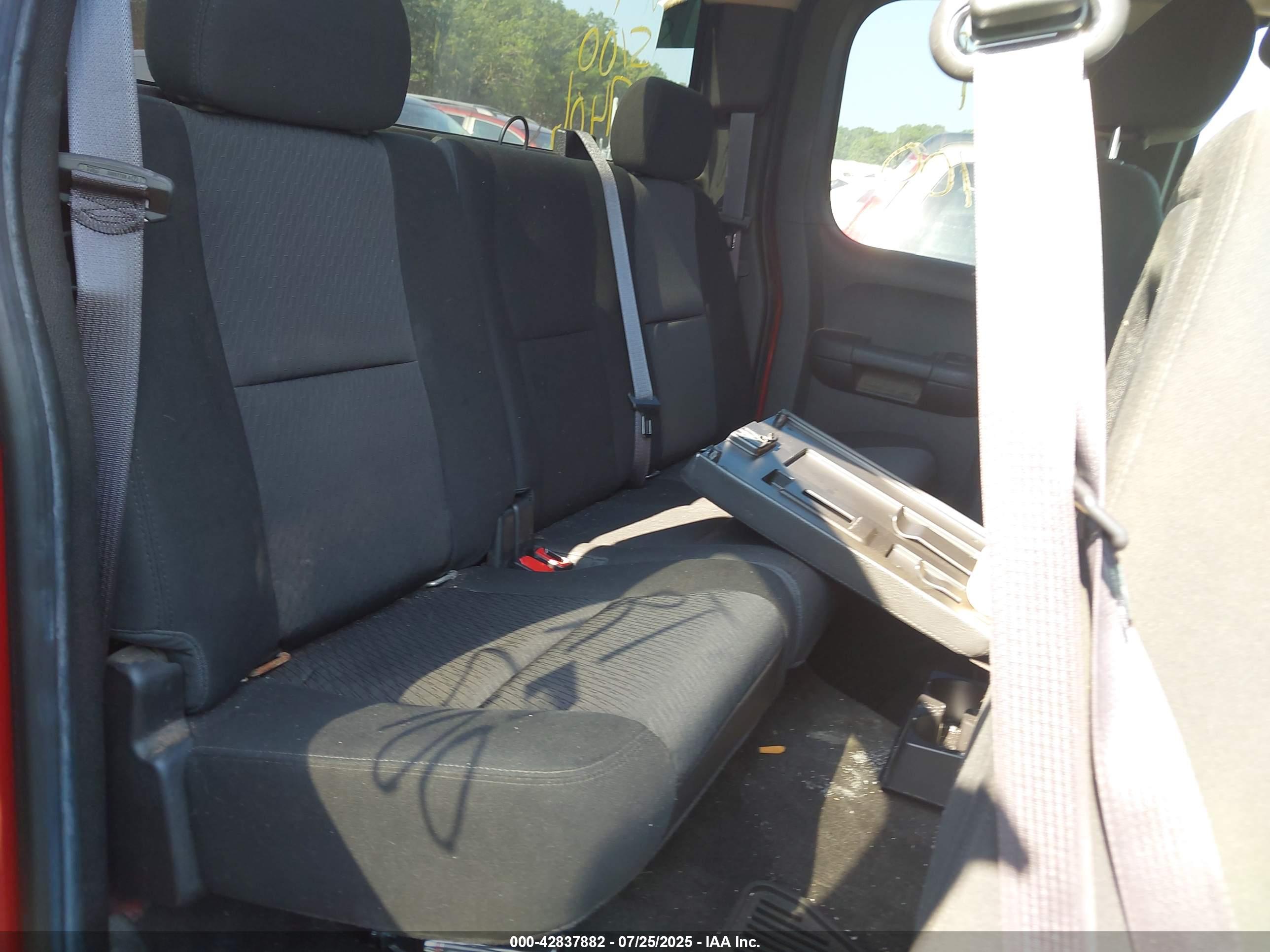 CHEVROLET SILVERADO image 8