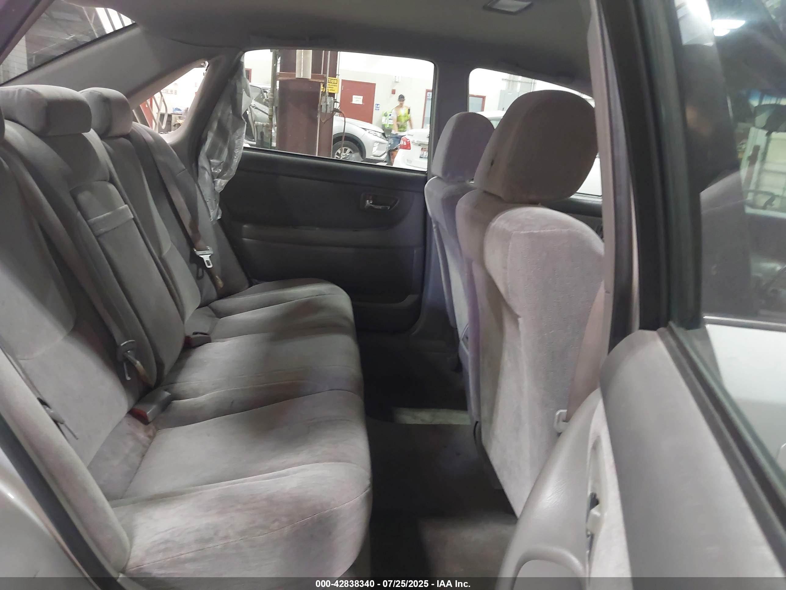 TOYOTA AVALON image 8