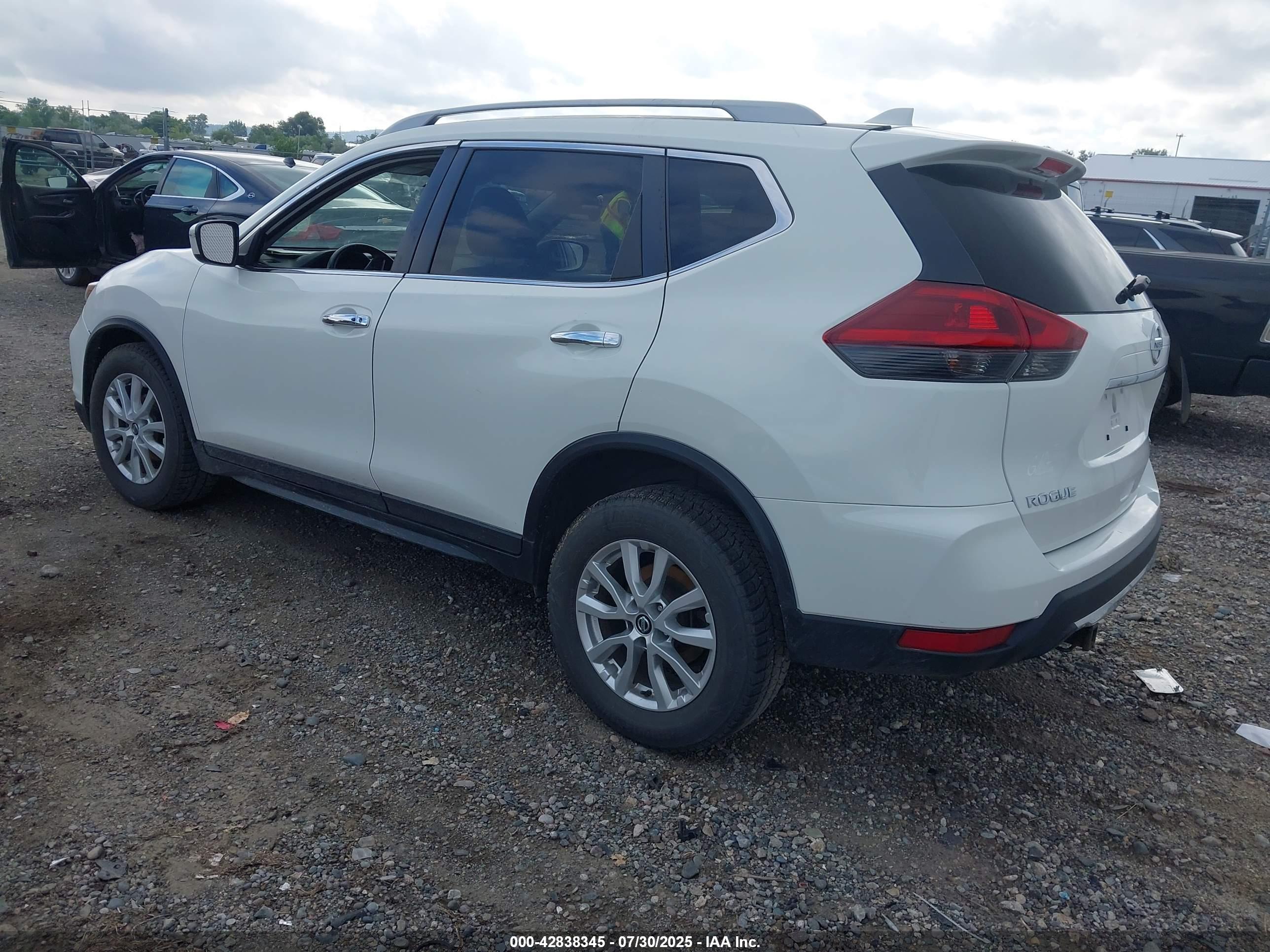 NISSAN ROGUE image 3