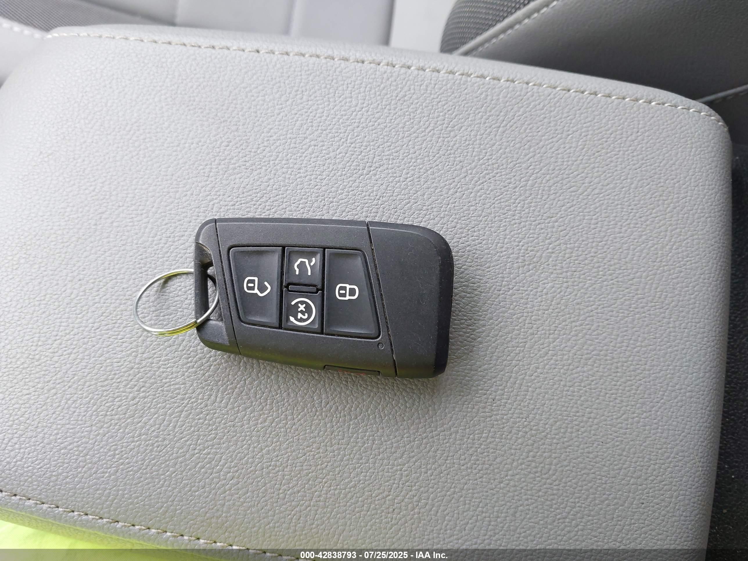 VOLKSWAGEN TAOS image 11