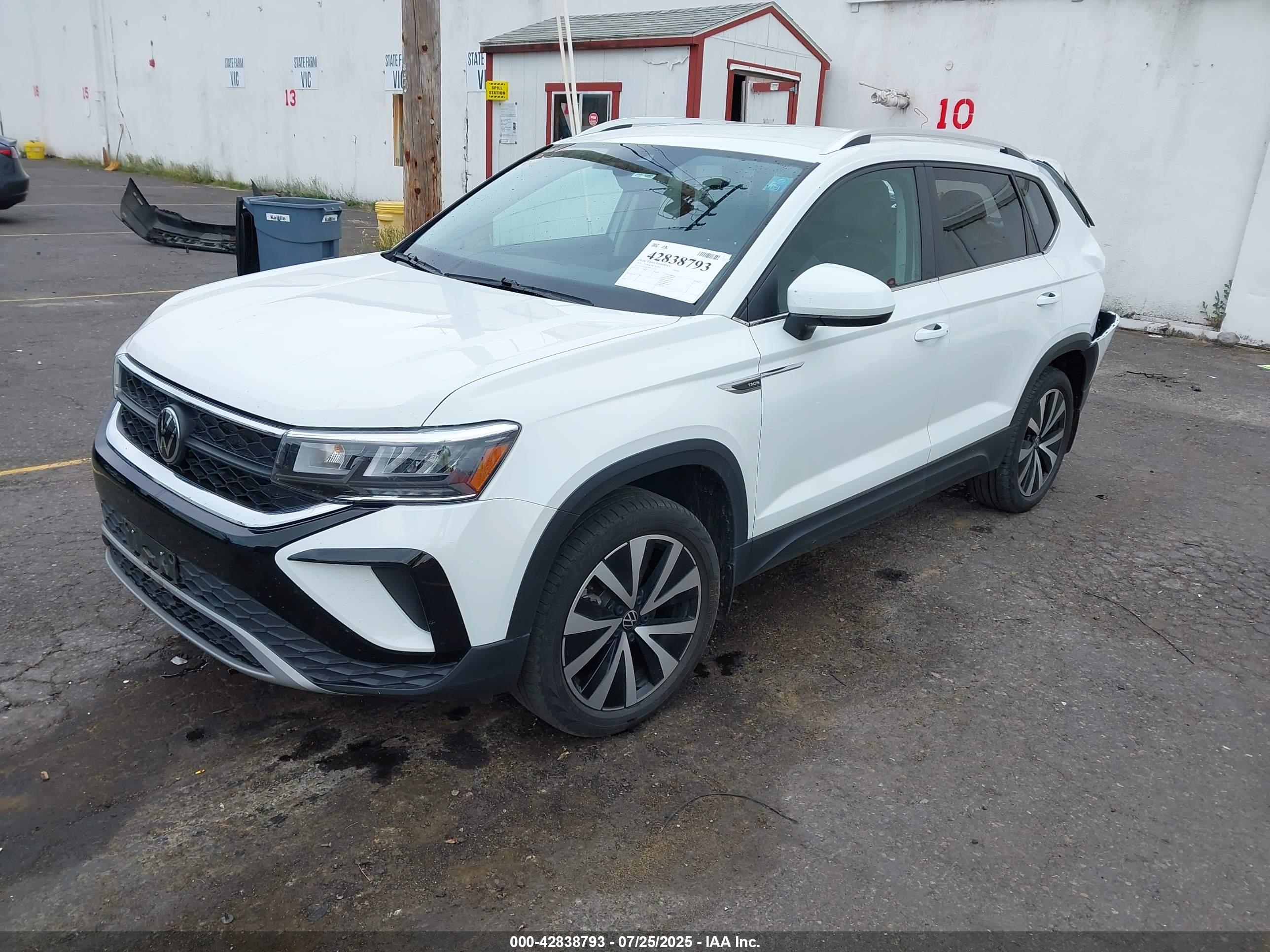 VOLKSWAGEN TAOS image 2