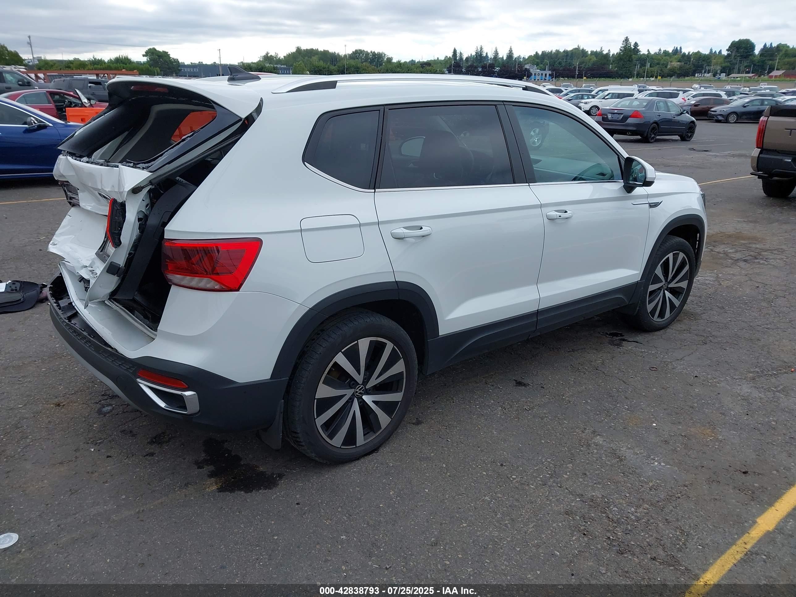 VOLKSWAGEN TAOS image 4
