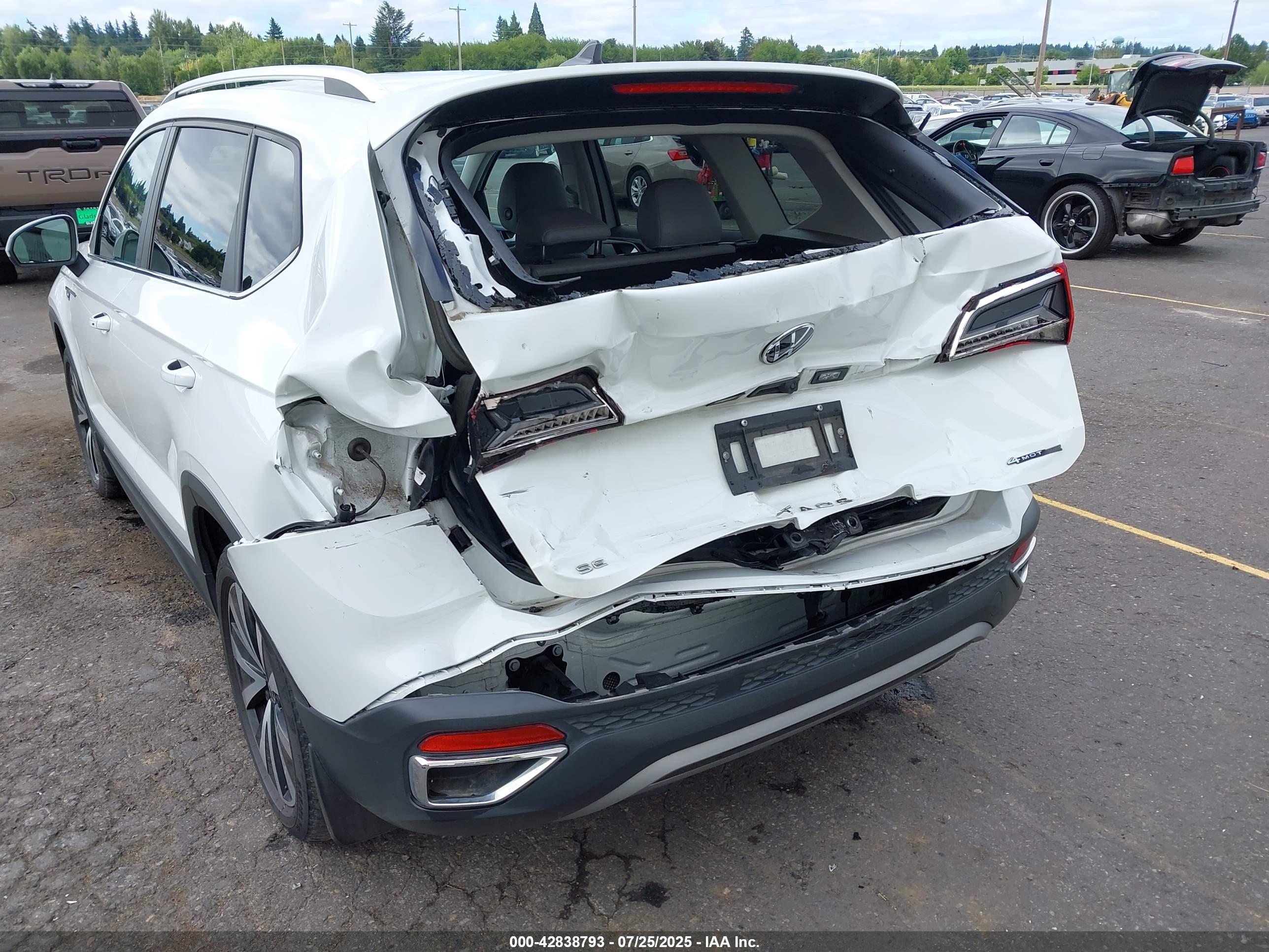 VOLKSWAGEN TAOS image 6