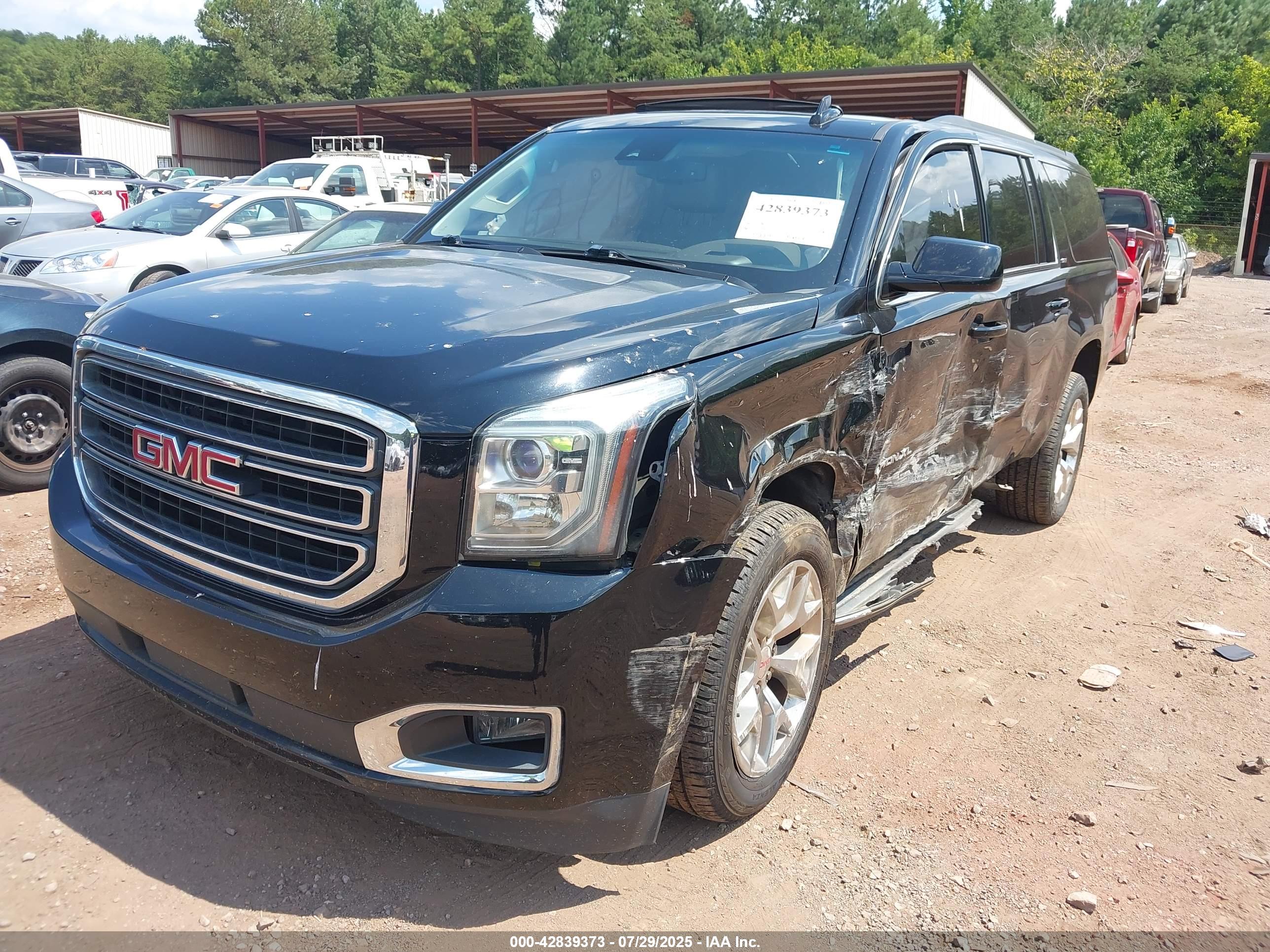 GMC YUKON image 2