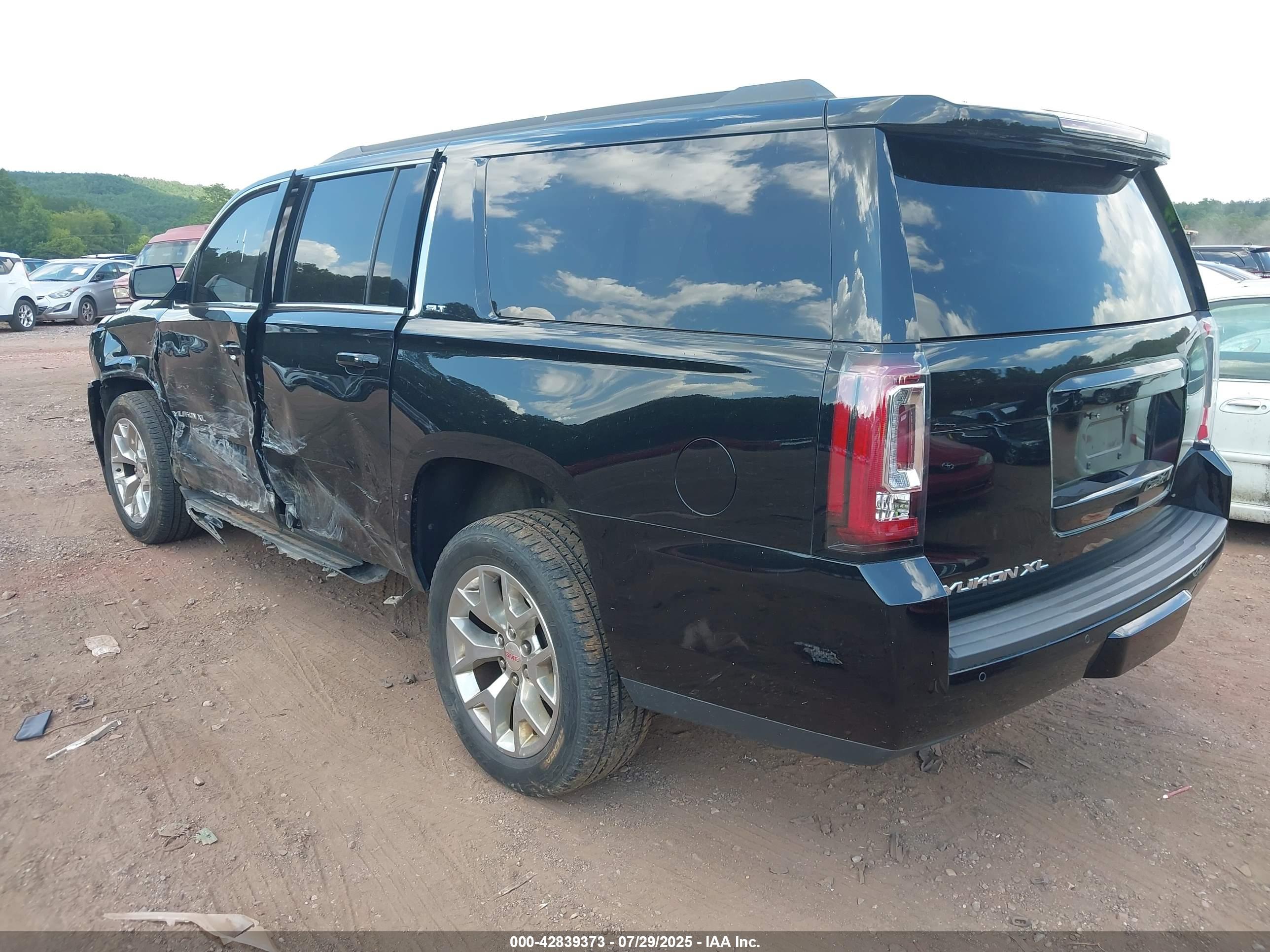 GMC YUKON image 3