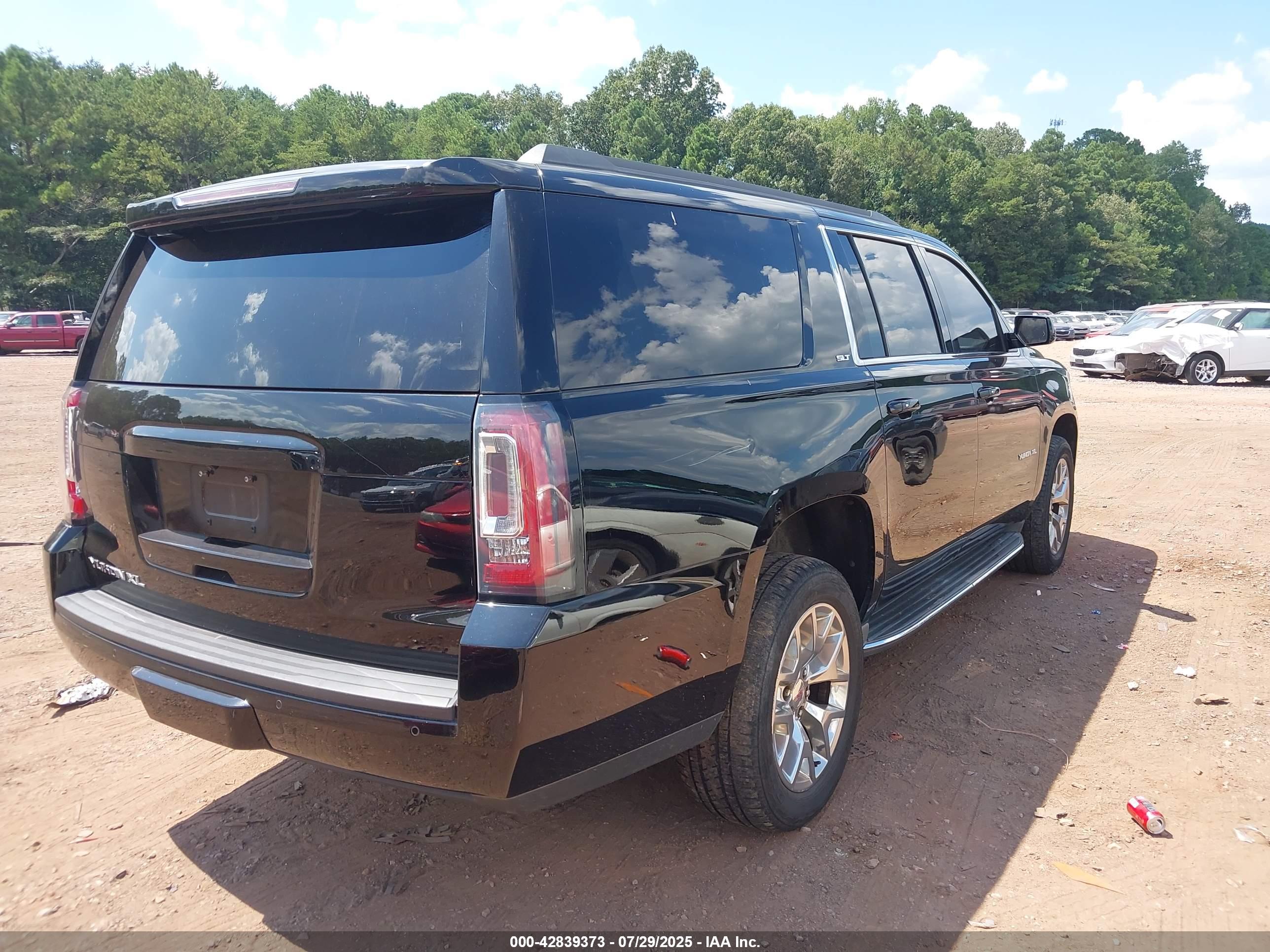 GMC YUKON image 4