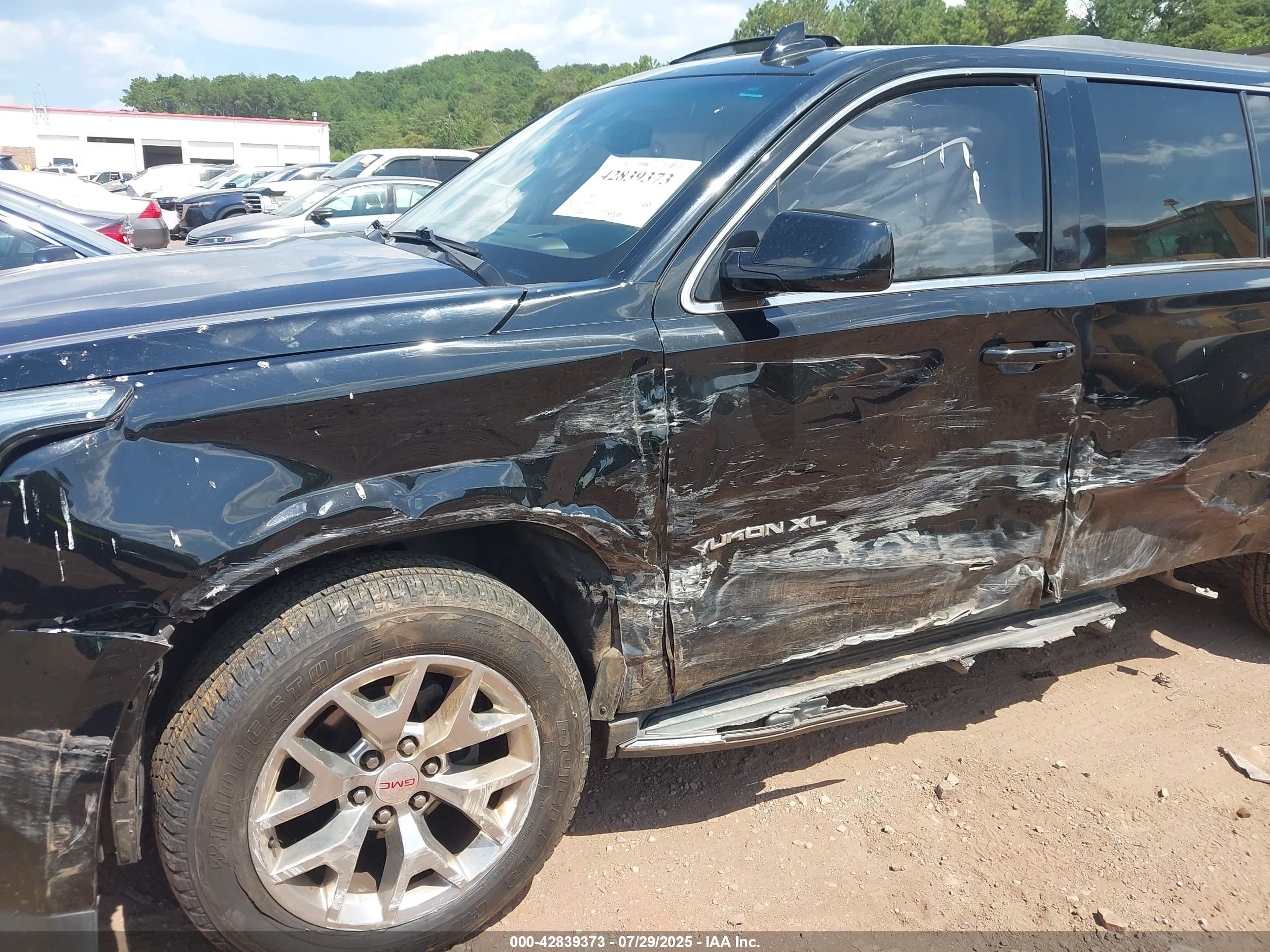 GMC YUKON image 6