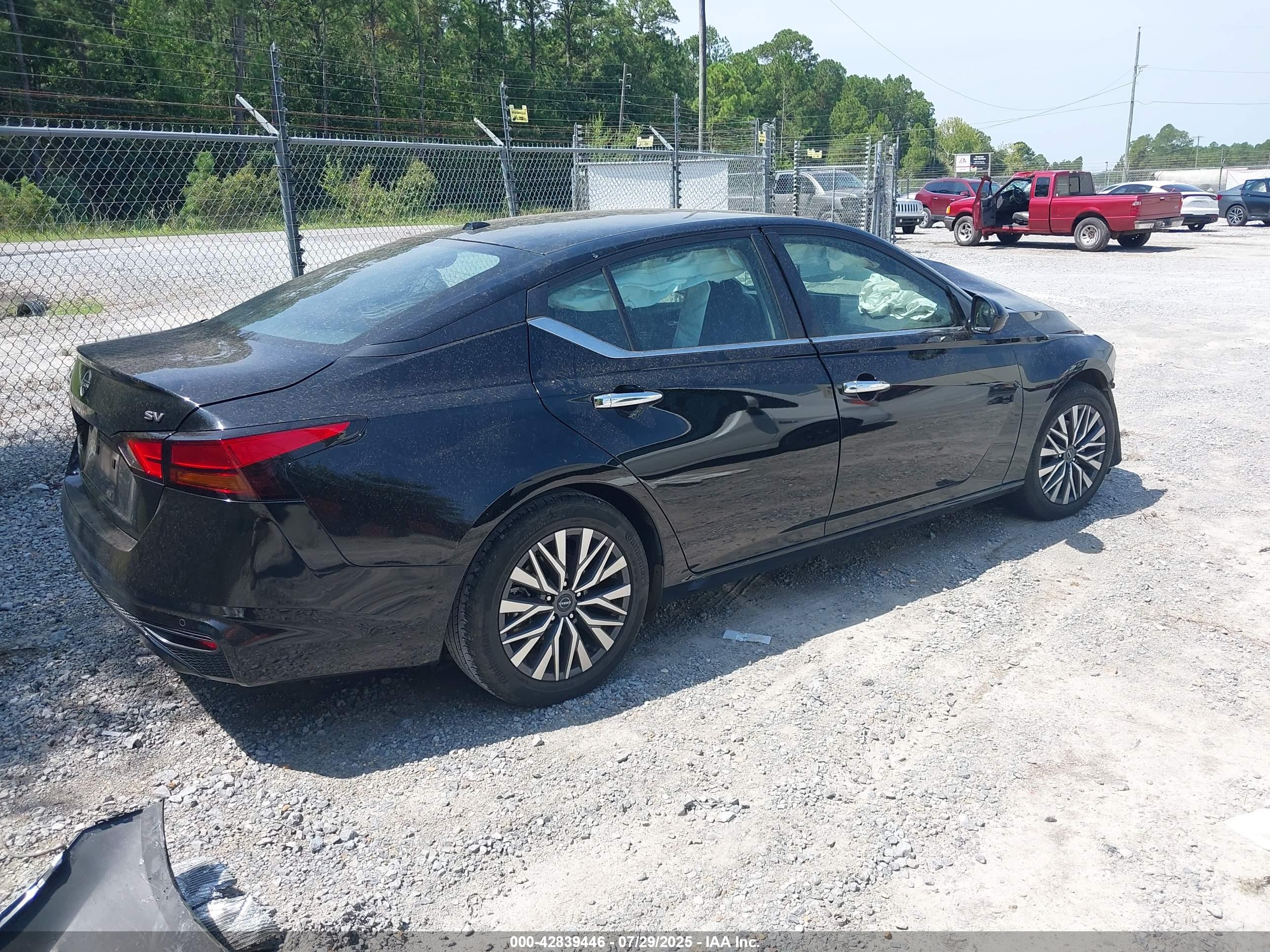 NISSAN ALTIMA image 4