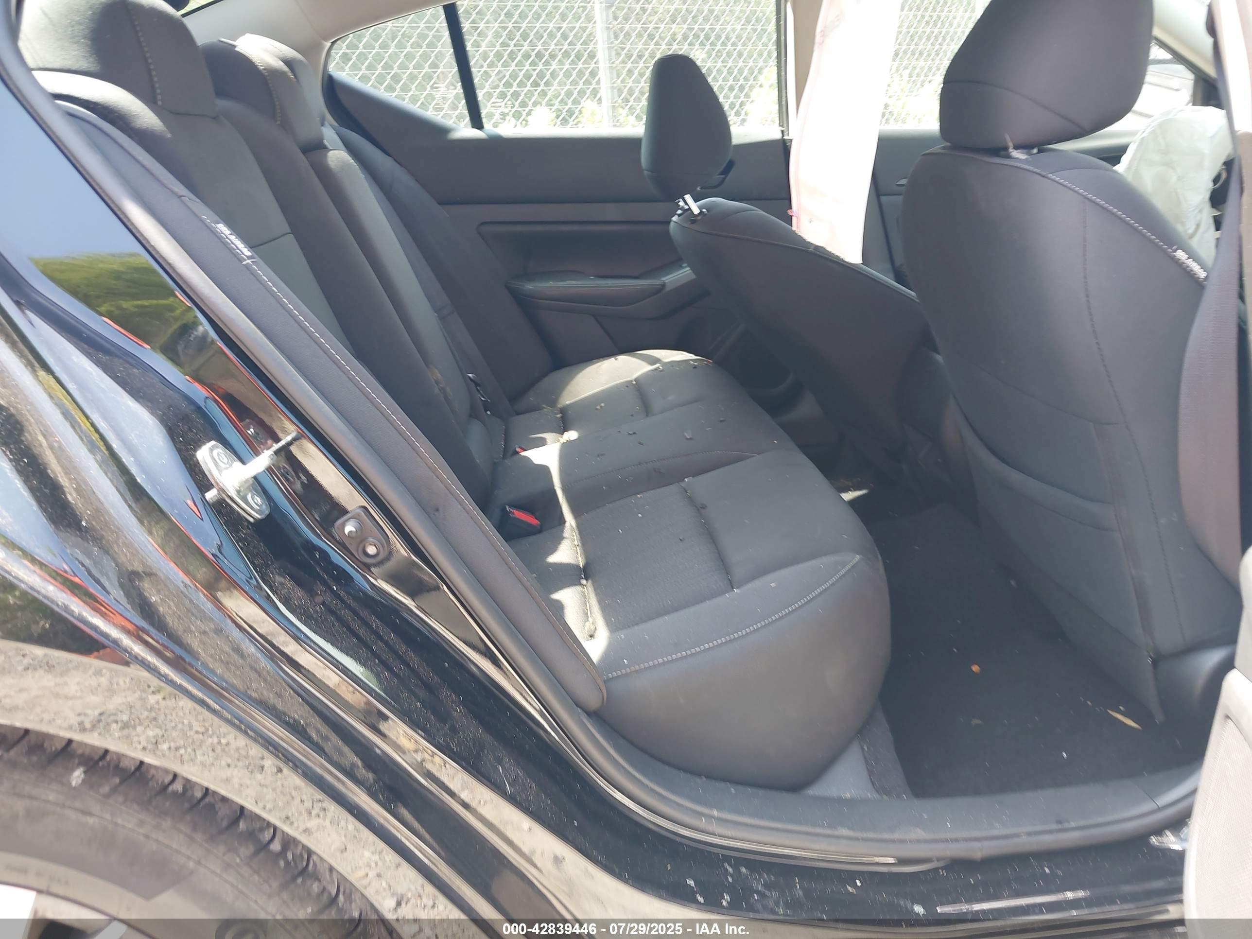 NISSAN ALTIMA image 8