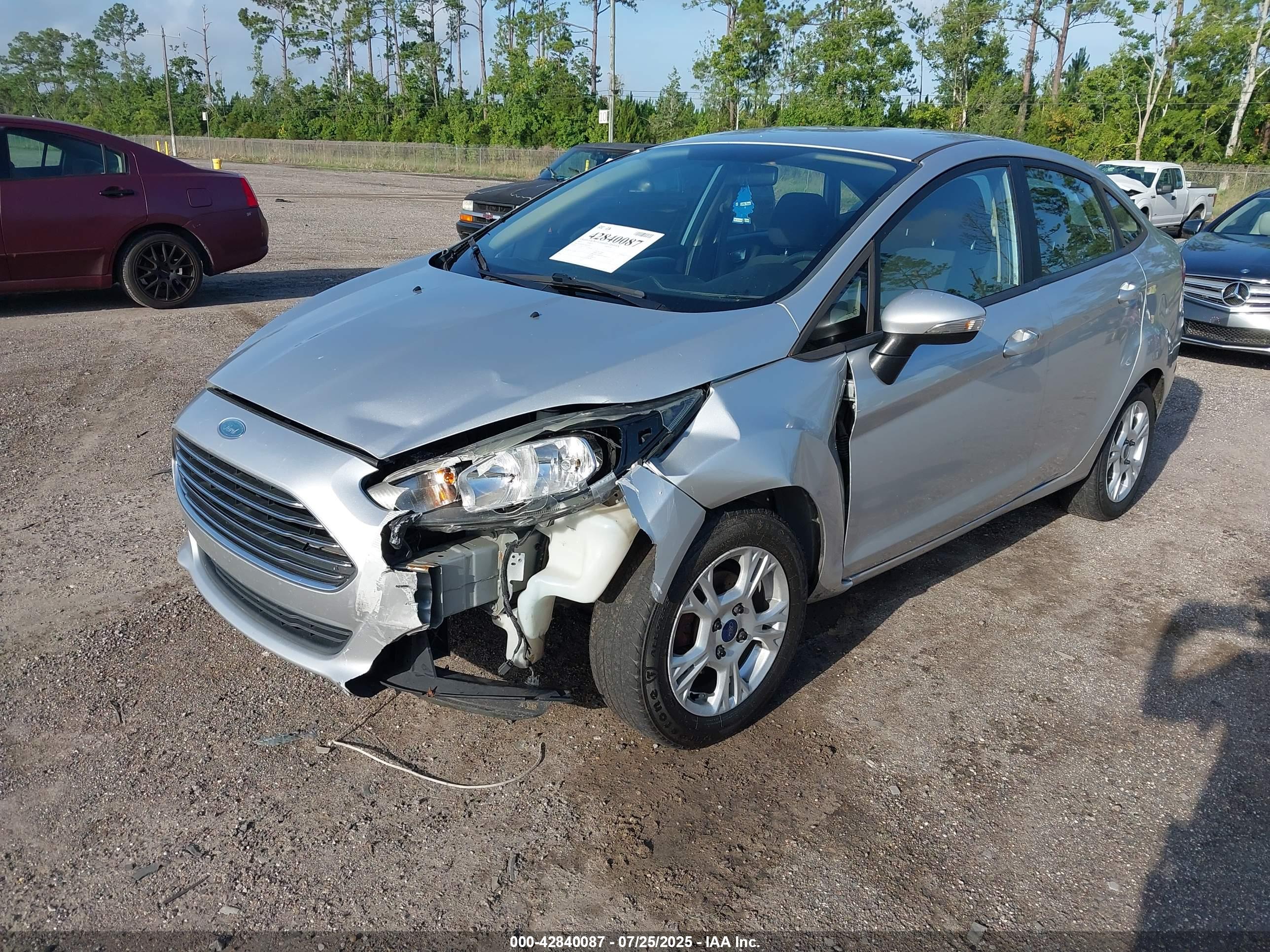 FORD FIESTA image 6