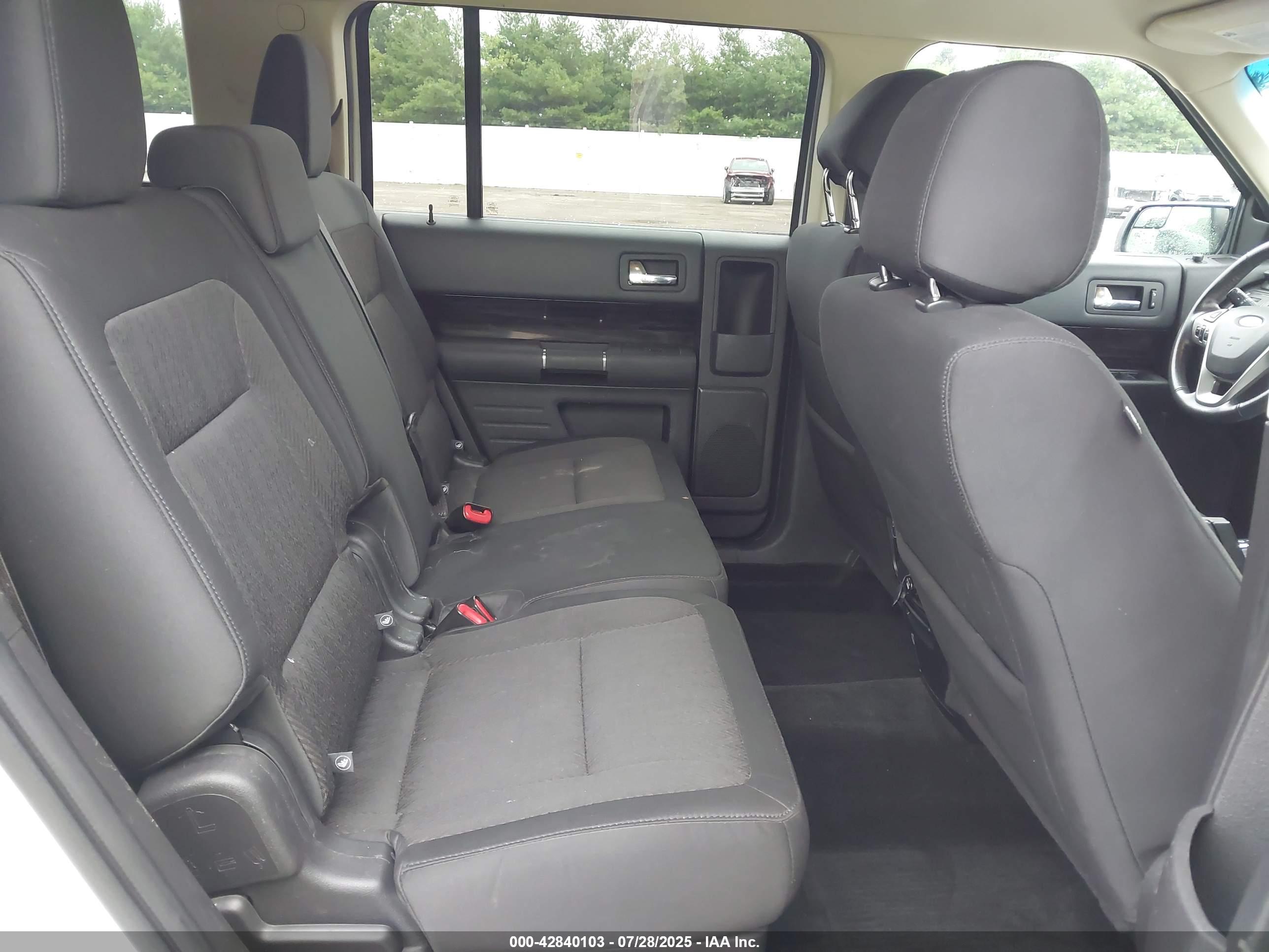 FORD FLEX image 8