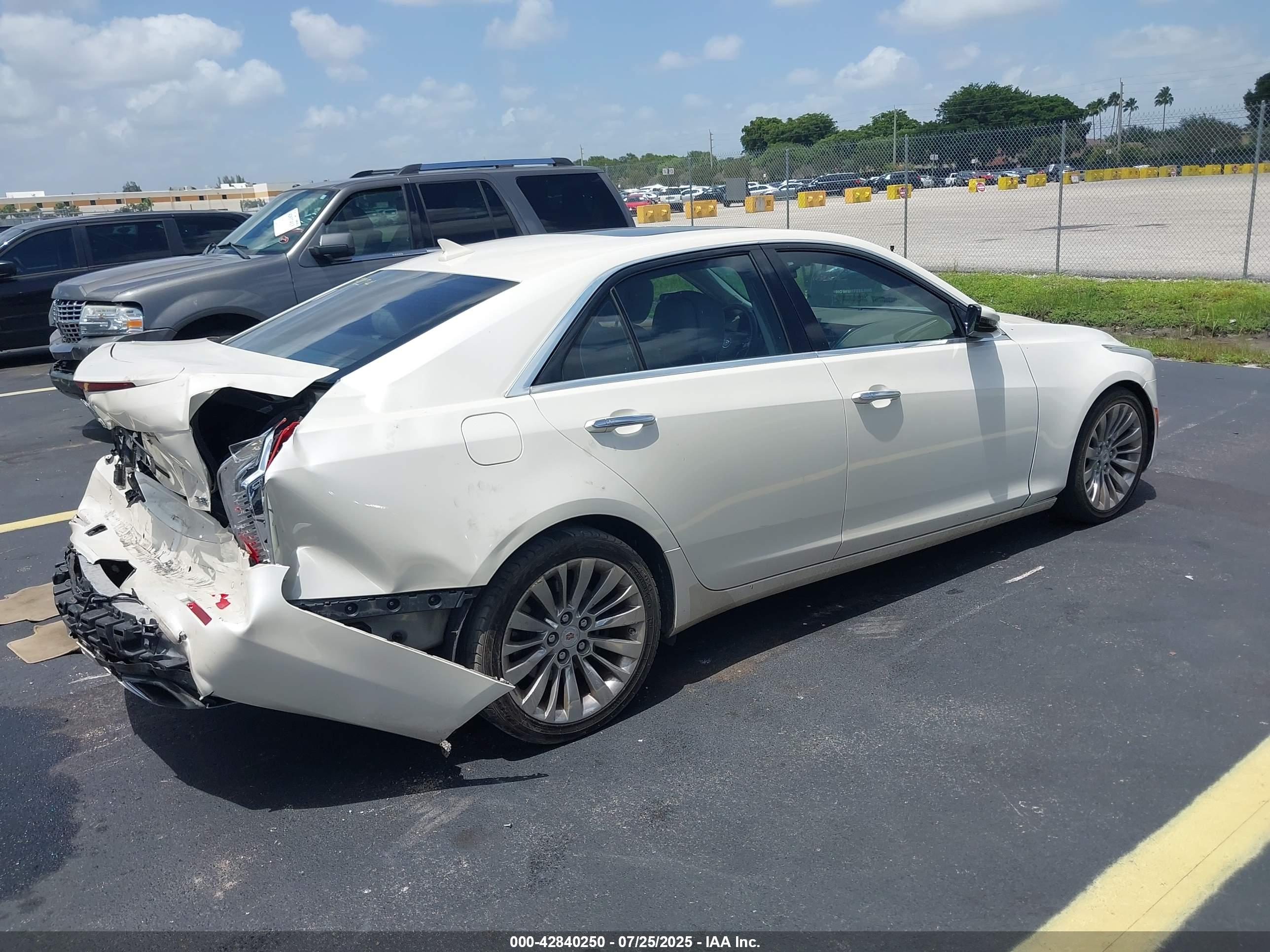 CADILLAC CTS image 4