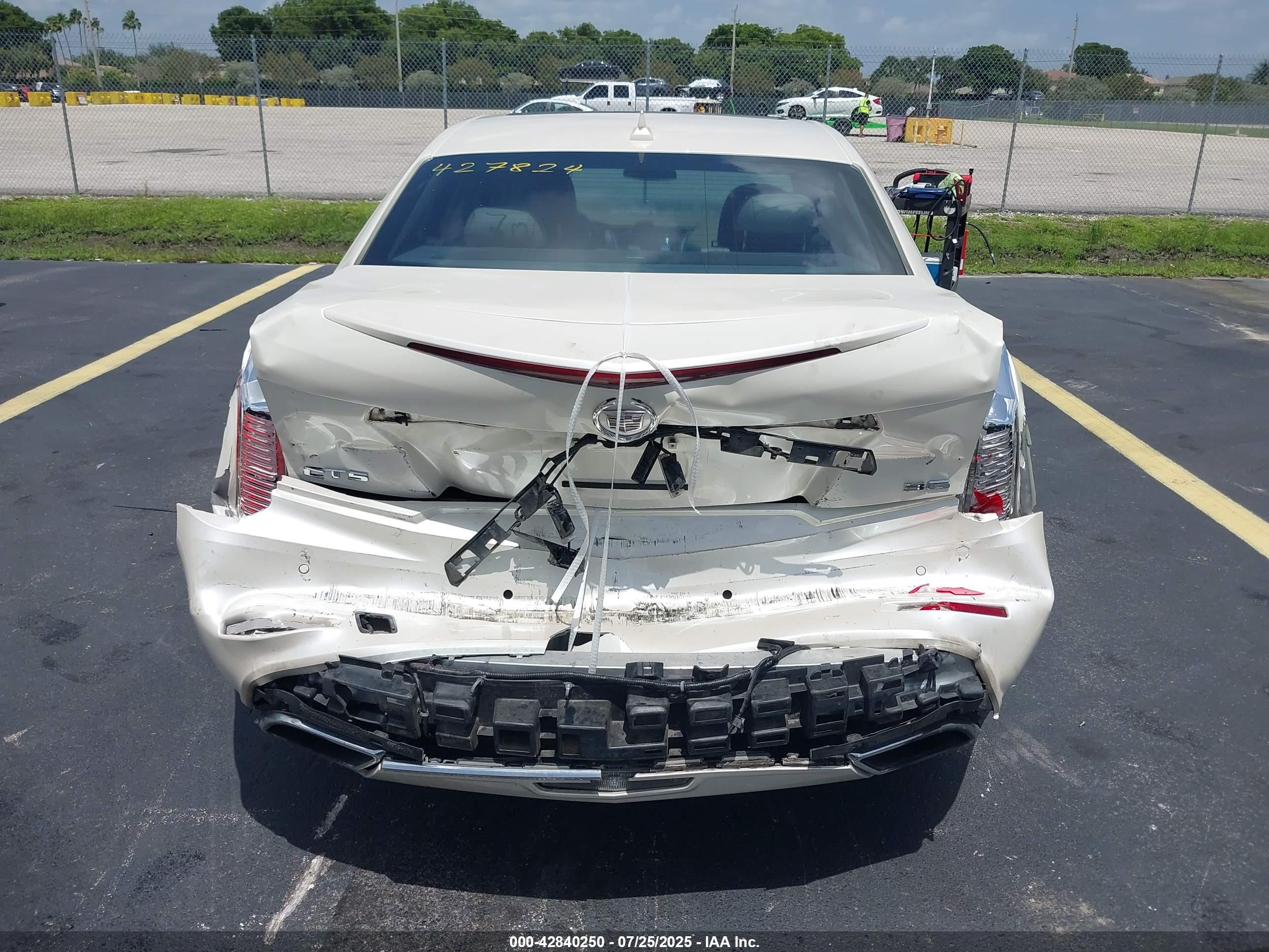 CADILLAC CTS image 6
