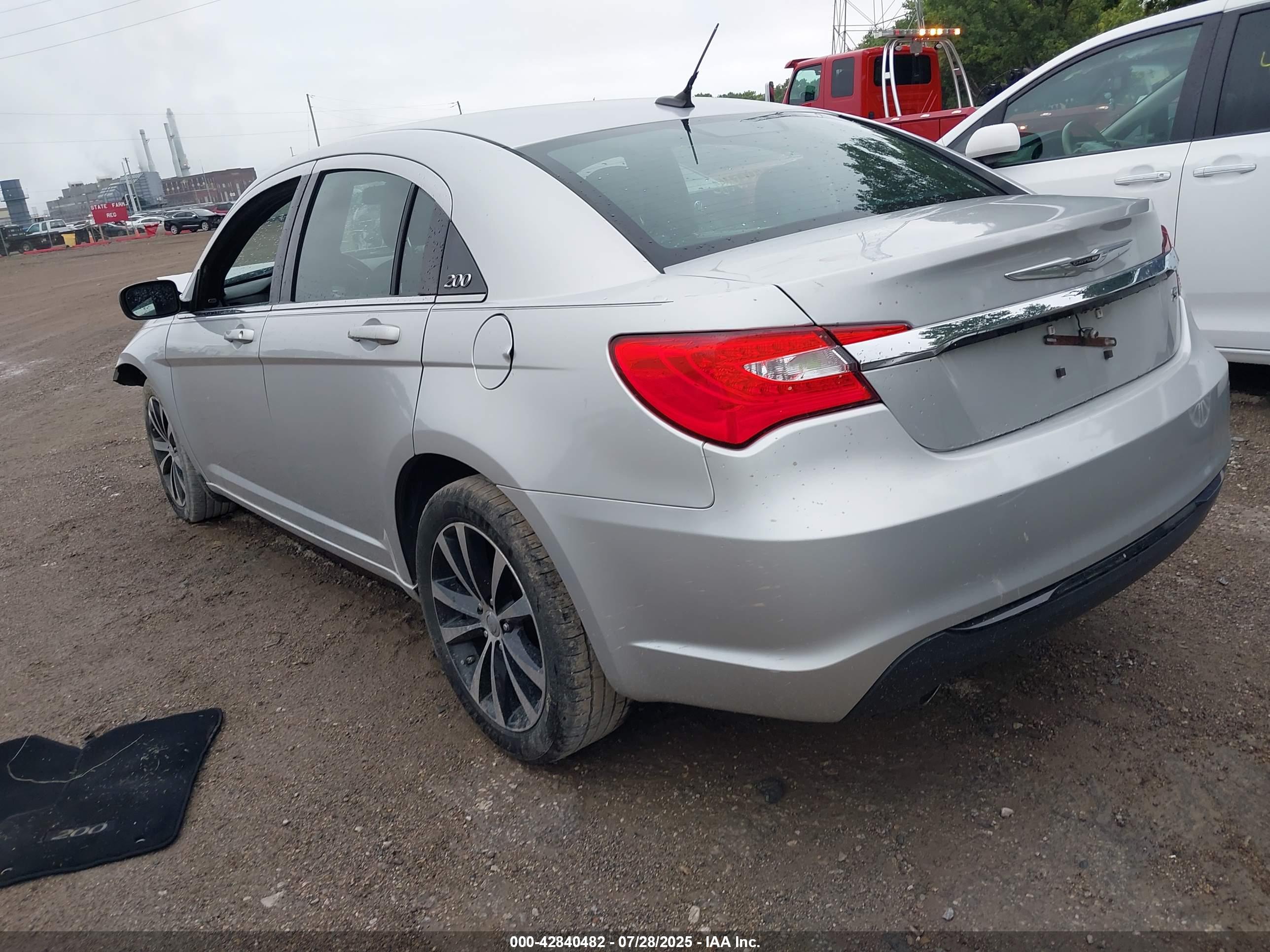 CHRYSLER 200 image 3