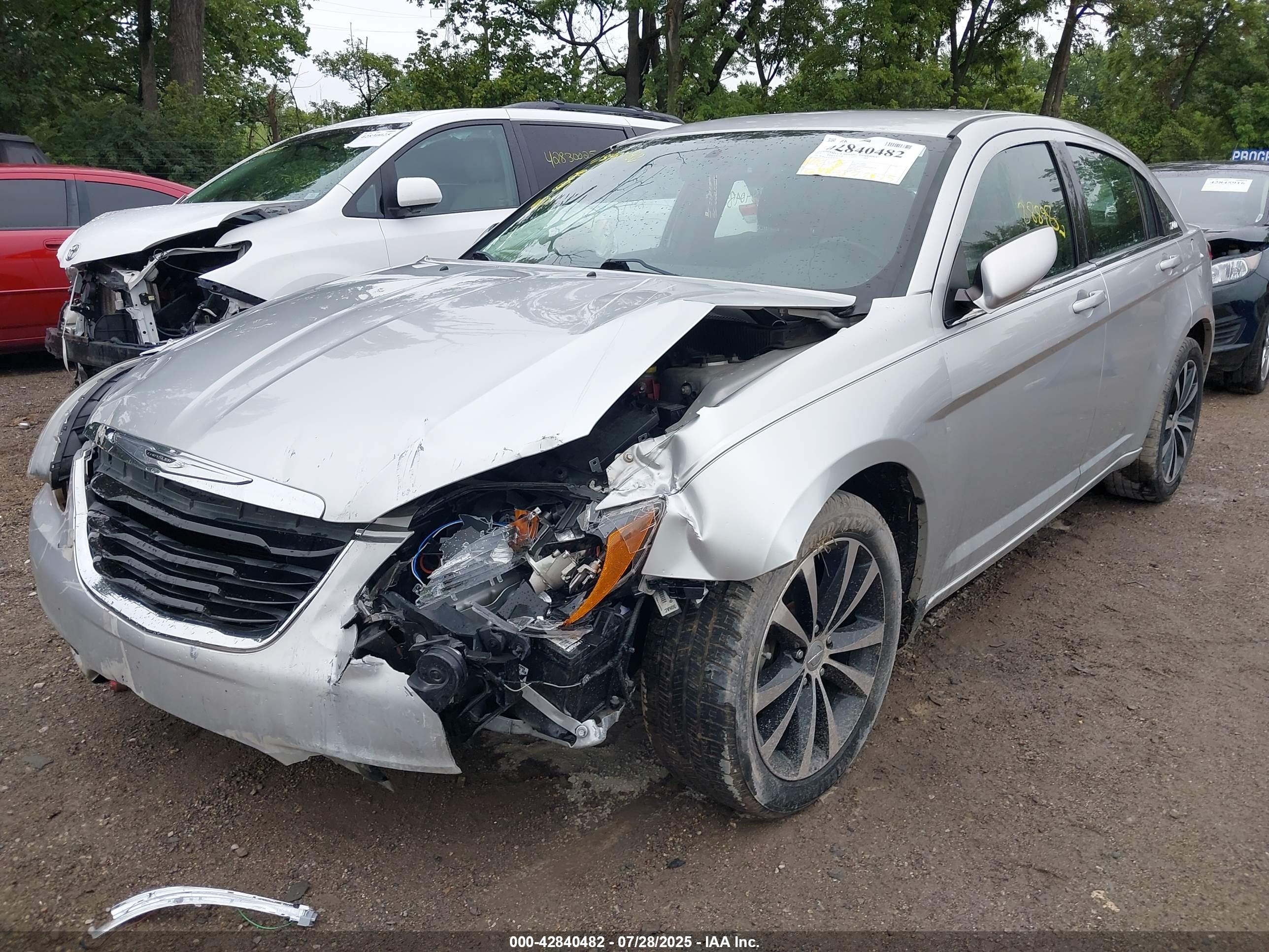 CHRYSLER 200 image 6