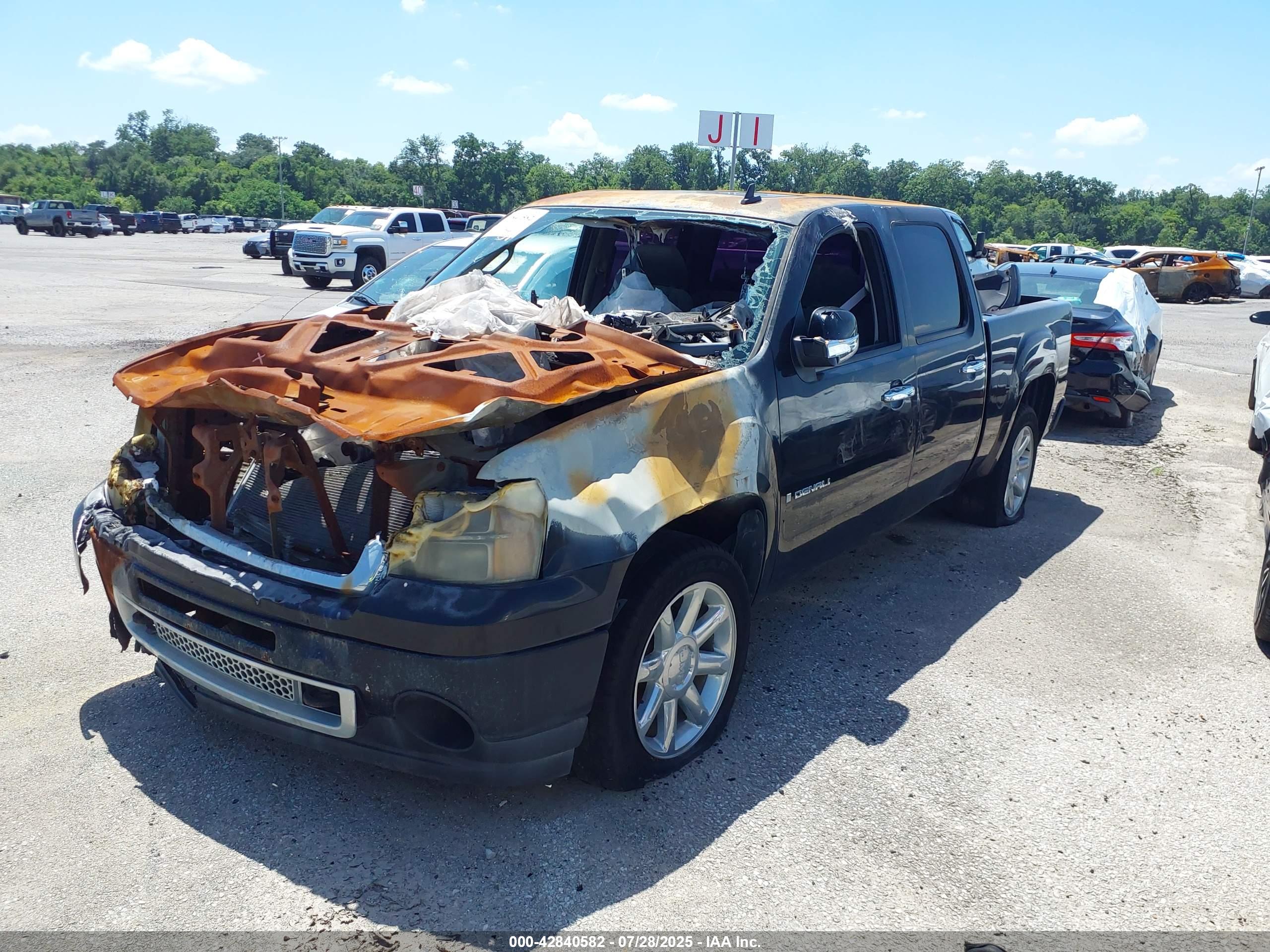 GMC SIERRA image 2