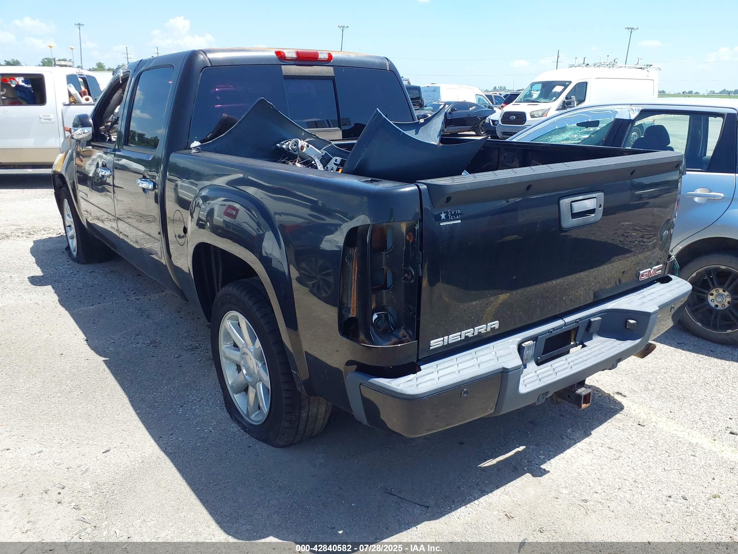 GMC SIERRA image 3
